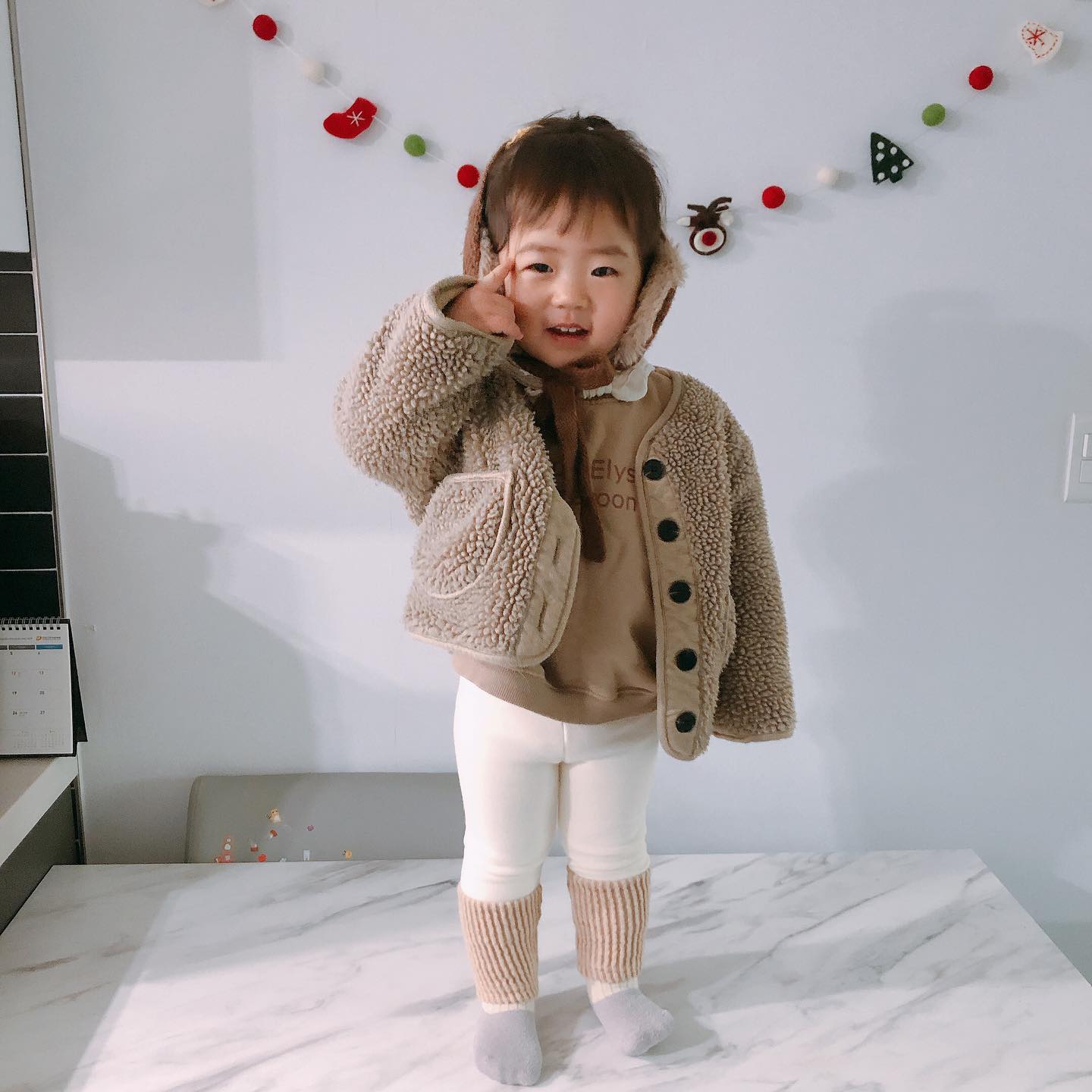 _
10시간 주무시고 띵띵 부어서는
킨더밀쉬 원샷 때리고
기분좋게 등원하신 시아언니👧🏻
.
.
.
#20210202#벌써2월이라니
#26개월아기#유샤일상#육아기록#워킹맘
#등원룩#어린이집가자#귀요미#내새꾸