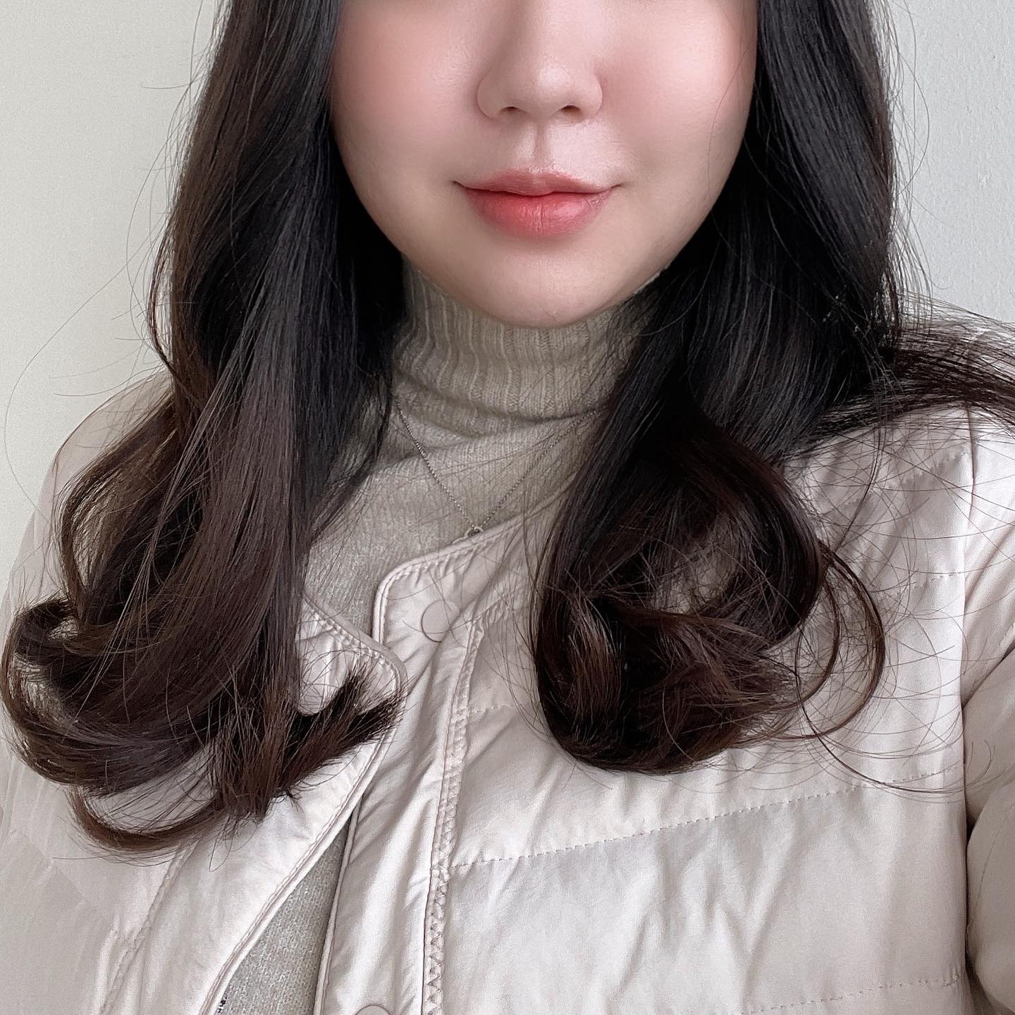 #오늘의쏠리 #블러셔해쏠 #입술발라쏠
.
.
☺️ #로라메르시에 #프레시진저 #프레쉬진저 (단종)
.
💄 #3ce + #헤라 #팜파스
.
.
톤맞안정템!
.
예전엔 코오랄 피잉쿠 이런게 좋았는데, 지금은 피부에 자연스러운 브라운을 왜 사람들이 좋아하는지 더더욱 알것같은 나이가 되었어욤...