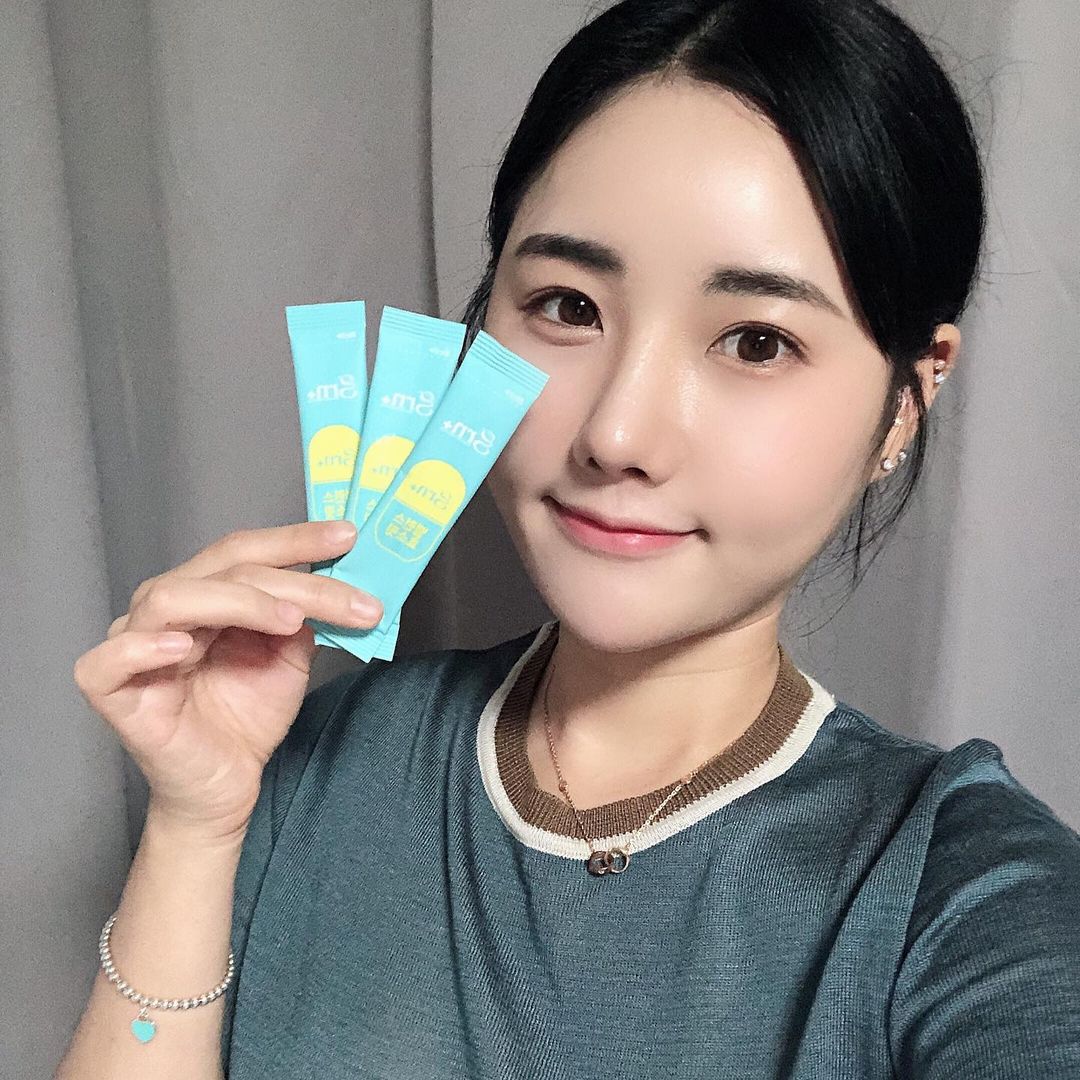  “#첫줄 요즘엔 효소가 대세라지만 생소한건 입에 넣지도 못하는 초딩입맛😅 하지만 상큼한 레몬맛이라 누가 먹어도 맛있는 맛👅 'grn밸런스효소핏'을 만나고 아침마다 몸이 가벼워지는게 확실히 느껴짐 . 정말 적극 추천‼️ 최소 이틀부터 식사하기 20분…”