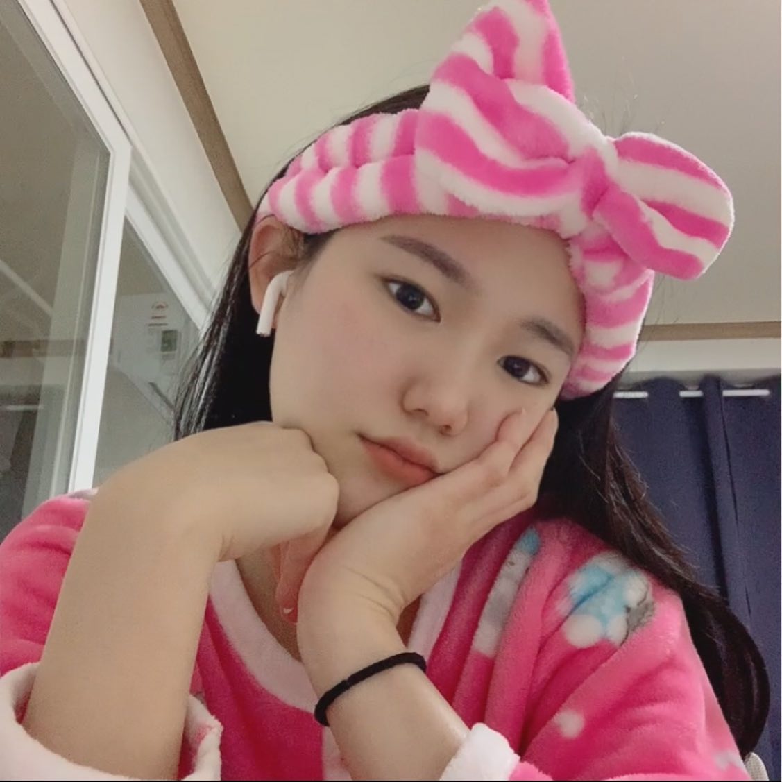 뒹굴뒹굴 #백수 라이프 .... 아이 행복해 .... (*´꒳`*) ✨
스트레스 받을 일 없으니까 몸도 마음도 여유롭다 이거예용 ☺️