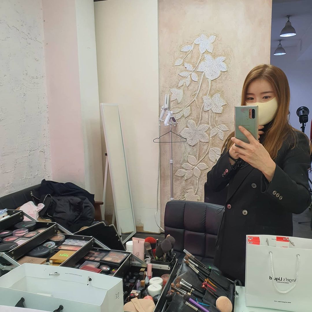  “이거 마스크 엄청좋음~^^ 어차피 써야할거라면 자외선을 최대한 피할수 있는것으로..ㅎ 골프나갈때 쓰려고했는데~ #촬영장에서의 빛 또한 #자외선 못지않으니.. 기미가..점점ㅠㅠ 그래서 선택한 #마스크~~ 엄첨좋음 ㅎ 이마랑 눈빼곤 다…”