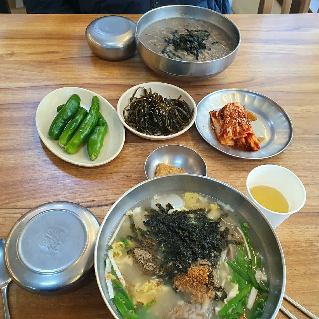 11년지기친구 내친구! 오랜만에 봐서 좋네ㅎㅎ
내일도 재밌게 놀자고오 오랜만에 봐도 즐겁다  자주자주보자 
#떡만두국 #들깨칼국수  #11년지기친구 #카페 #좋아요반사 #맞팔 #행복하자#선팔 #맞팔 #선팔하면맞팔 #00 #좋반 #좋아요 #훈남 #훈녀 #following #followｍe #인친 #인친해요 #인친환영 #광고 #협찬