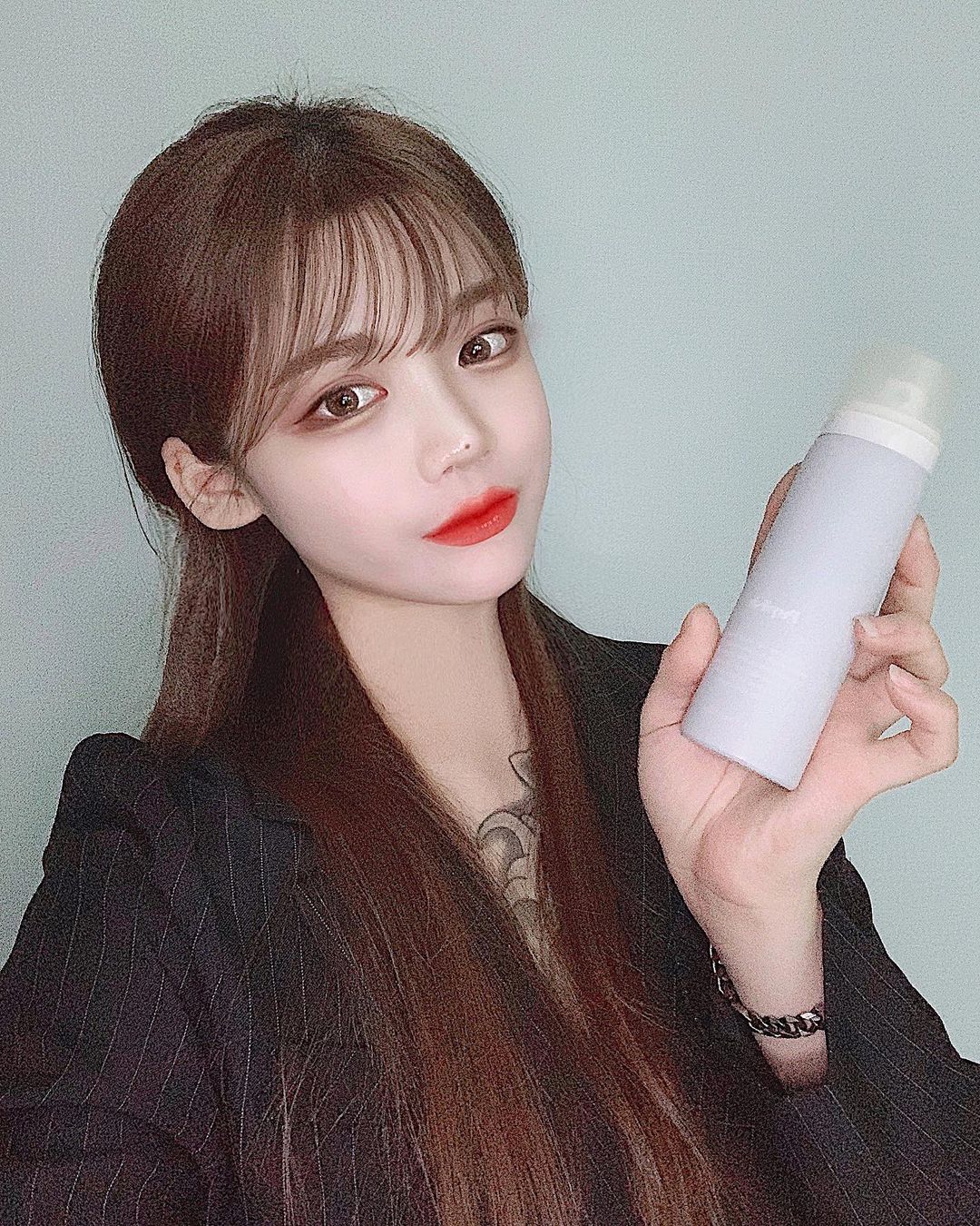  “#광고 #협찬 풀메에도 집앞에 잠시 나갈때도 편하게 사용가능하고 자외선,블루라이트차단,톤업까지 한번에 도와주는 톤온부스터 가볍게 발리고 밀착력과 지속력이 좋아요 피부에 차갑게 분사되서 쫀쫀한 피부표현이 가능하고 마스크에 묻어남도 없어용…”