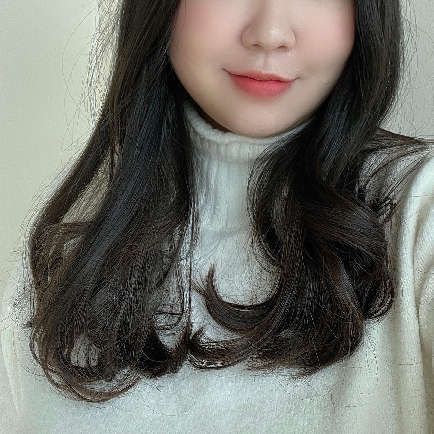 #오늘의쏠리 #블러셔해쏠 #입술발라쏠
.
.
☺️ #딘토 #504 #무디로르케
.
💄 #제스젭 #커큐민 + 딘토 #108 
.
.
어제 만난 mutying_a 언니의 선물로 메이크업했더요🙌🏻 이게 얼마만에 새제품으로 메이크업하는건지!!!