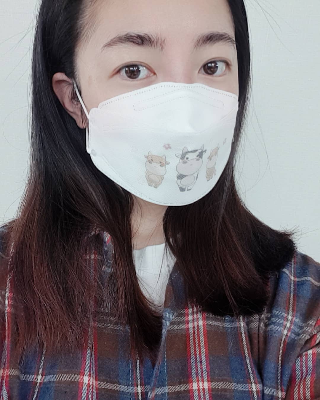  “코로나로 우울한 요즘 마스크로 재미있게 기분전환해봐요😄 입과 마스크부분이 닿지않아 너무편해요😉 아이들도 좋아하는 프린팅마스크👼 피할수없으면 즐기자!!🙌 . . . . 친환경 수성잉크로 프린팅되어 안전합니다 친환경 수성잉크는 식용잉크 다음으로 안전한…”