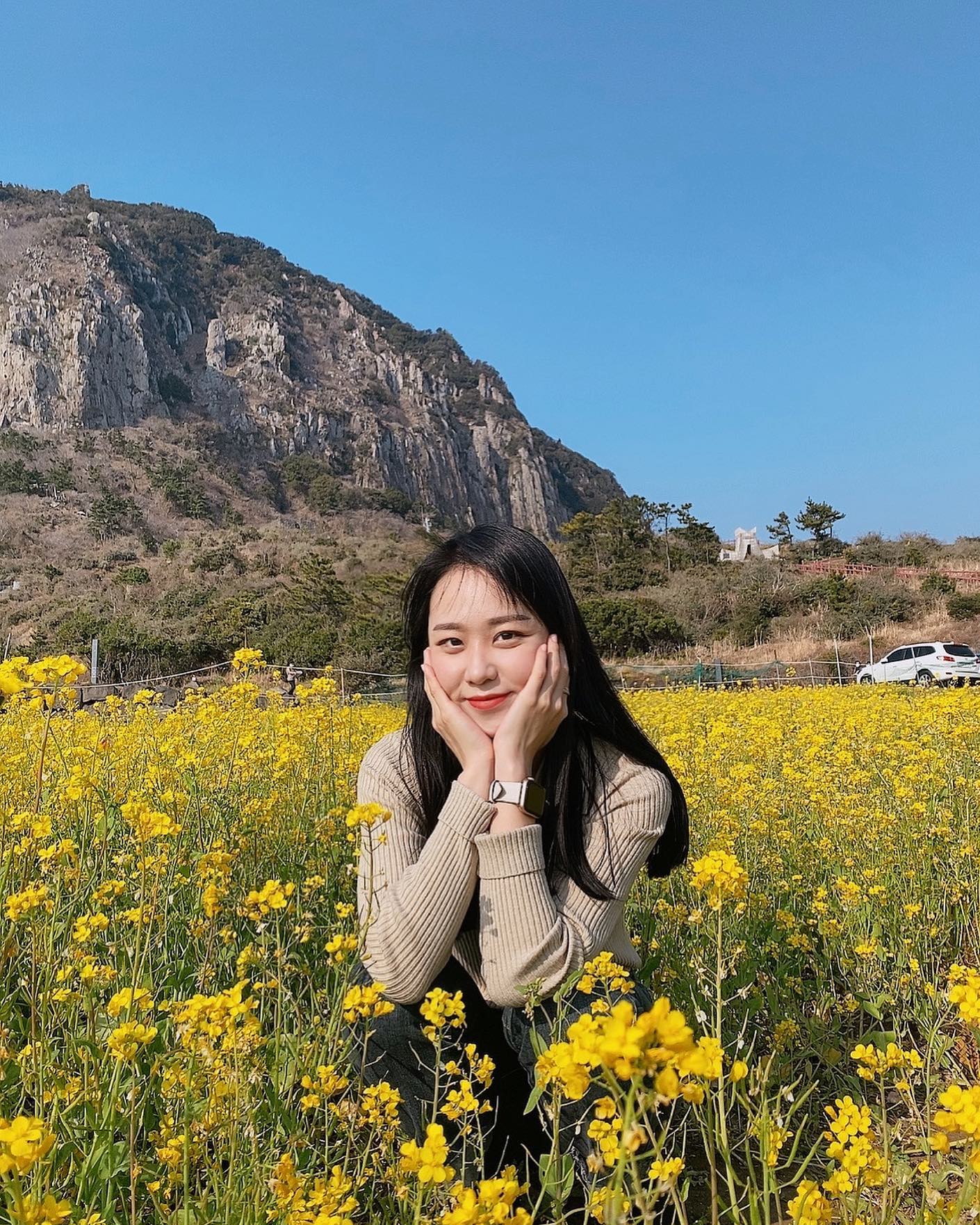 앞머리 자른 걸 이런 식으로 알리고 싶진 않았는데.. 지우개로 지워주실 분?.?
아무튼 여기 너무 예!뻐!🌼🌼