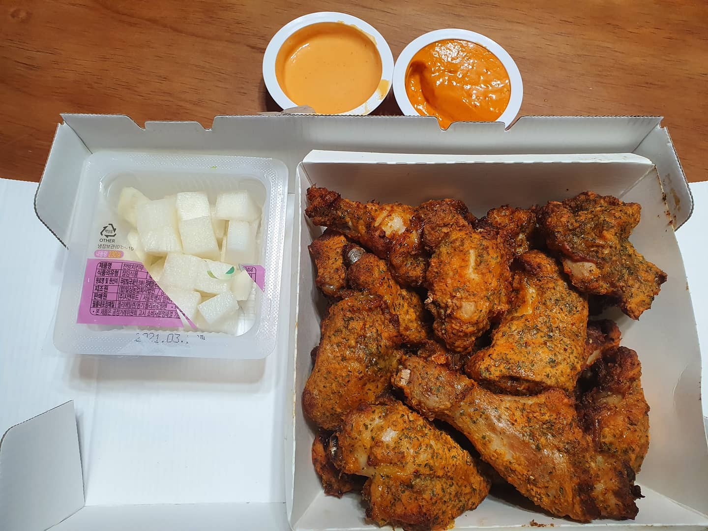 #고추바사삭
처음 먹어봤어요!
살짝 맵긴했는데 JMTㅋㅋㅋㅋㅋ
다음에 또 먹으려구요~
맵찔이지만 고추바사삭은 통과 ㅎㅎ