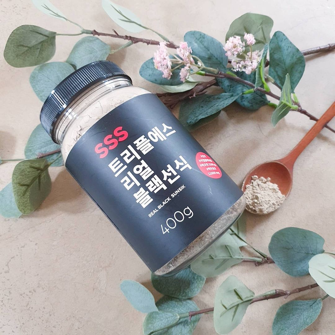  “#협찬 🌿트리플에스 리얼블랙선식 아침을 잘 거르는 편이라 아침대용으로 간편하고 든든하게 먹을 수 있는 블랙선식을 먹어보았답니다~~^^ 피부와 탈모예방에 좋은 국내산 검은 곡물 서리태,약콩,흑미 90%와 비오틴과 맥주효모를 넣은 리얼 블랙선식…”
