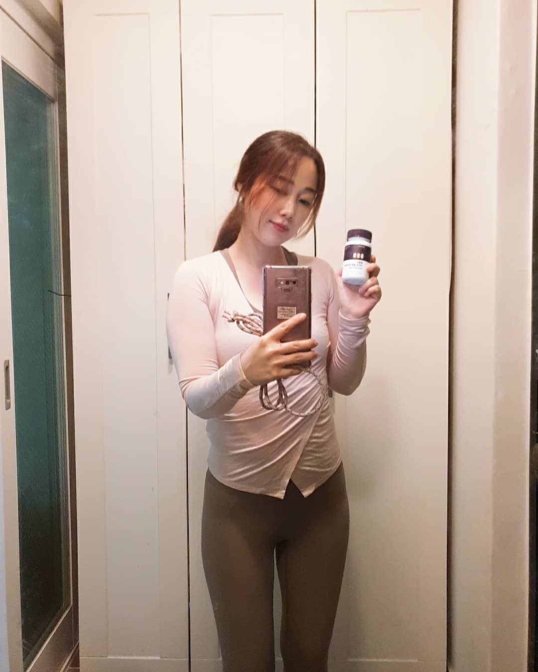  “#협찬 오랜만의 눈바디 어떤가요☺ 제가 느끼기엔 글램디 나이트 슬림 다이어트와 함께 관리한 보람이 있는지 한결 몸이 가벼워졌어요🌛 자는 동안 스트레스 완화에 도움을 주는 L-테아닌 체지방 감소에 도움되는 가르시니아까지 2중 기능성…”