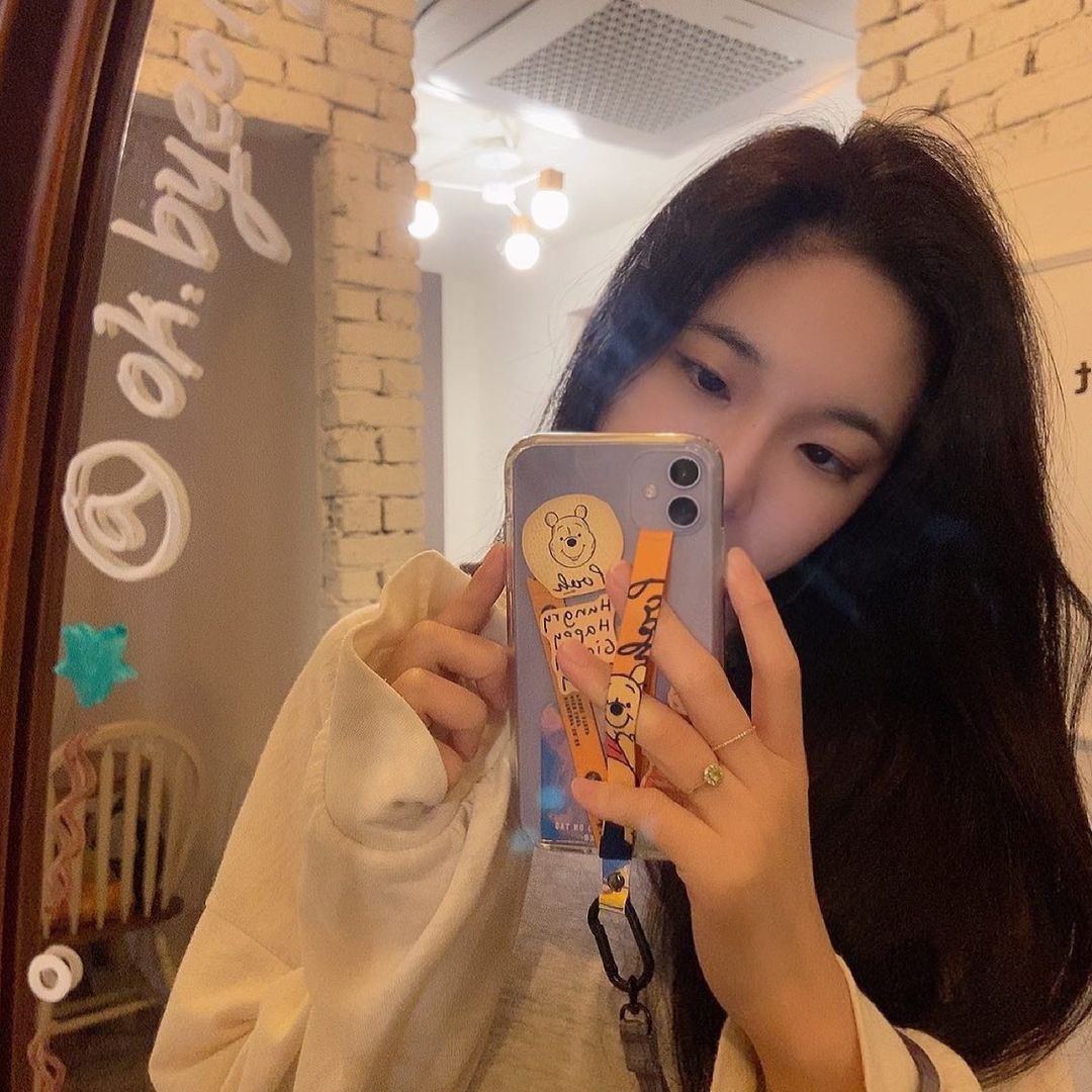  “#협찬 곰돌이푸 디자인이라니 너무ㄱㅇㅇ,,,🧡 리무버블 스티커까지 줘서 너무 죠타~! 디즈니랑 콜라보한 한정판 디자인 스트랩이라고 하니까 탐나시면 얼른 겟겟하시길ㅎㅎ 나처럼 폰 잘떨구는 사람은…”