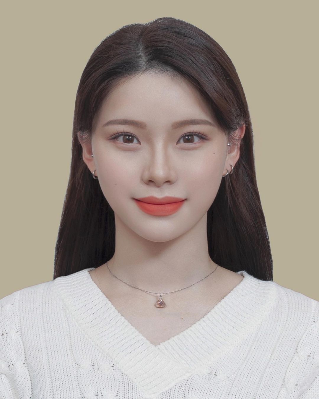  “- 몇년만에 증명사진 촬영 ! 📸 컬러 증명사진은 첨인데 설명도 자세히 해주시고 보정도 원하는만큼 해주셔서 다른 사람 탄생 😉 예뿐 사진 감사합니다 😙😙🤍 . . . . . . #강남역사진관 #강남역증명사진 #컬러증명사진 #강남역취업사진 #셀프사진관…”