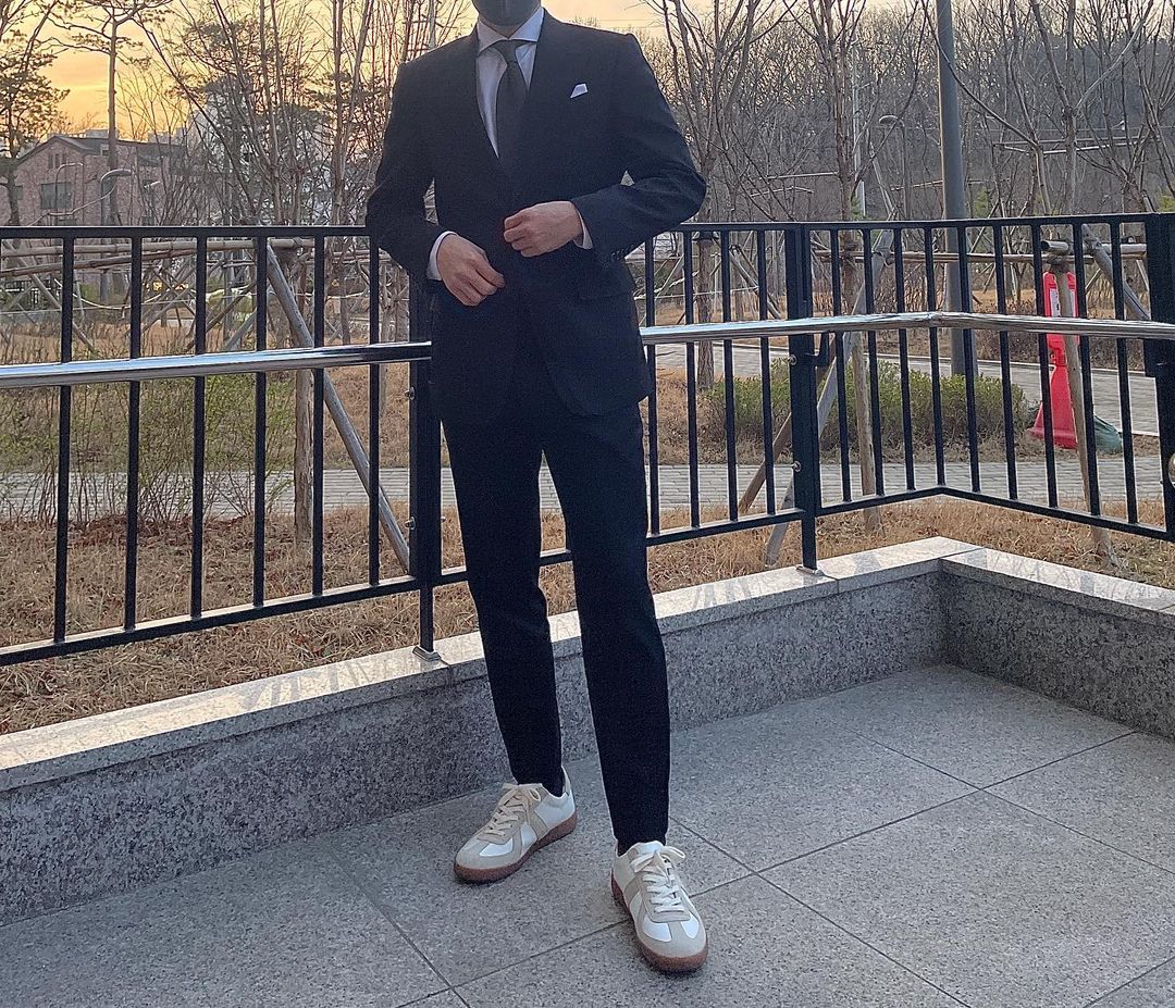  “#협찬 천연생고무 아웃솔!! 족저근막염이 있어도 편안한 착화감+키높이효과까지? #독일군스니커즈 남다른 편안함을 느끼고싶다면 @co_n_creat #가성비스니커즈 #남자스니커즈추천 #키높이스니커즈 #스니커즈브랜드 #커플신발추천 #독일군스니커즈…”
