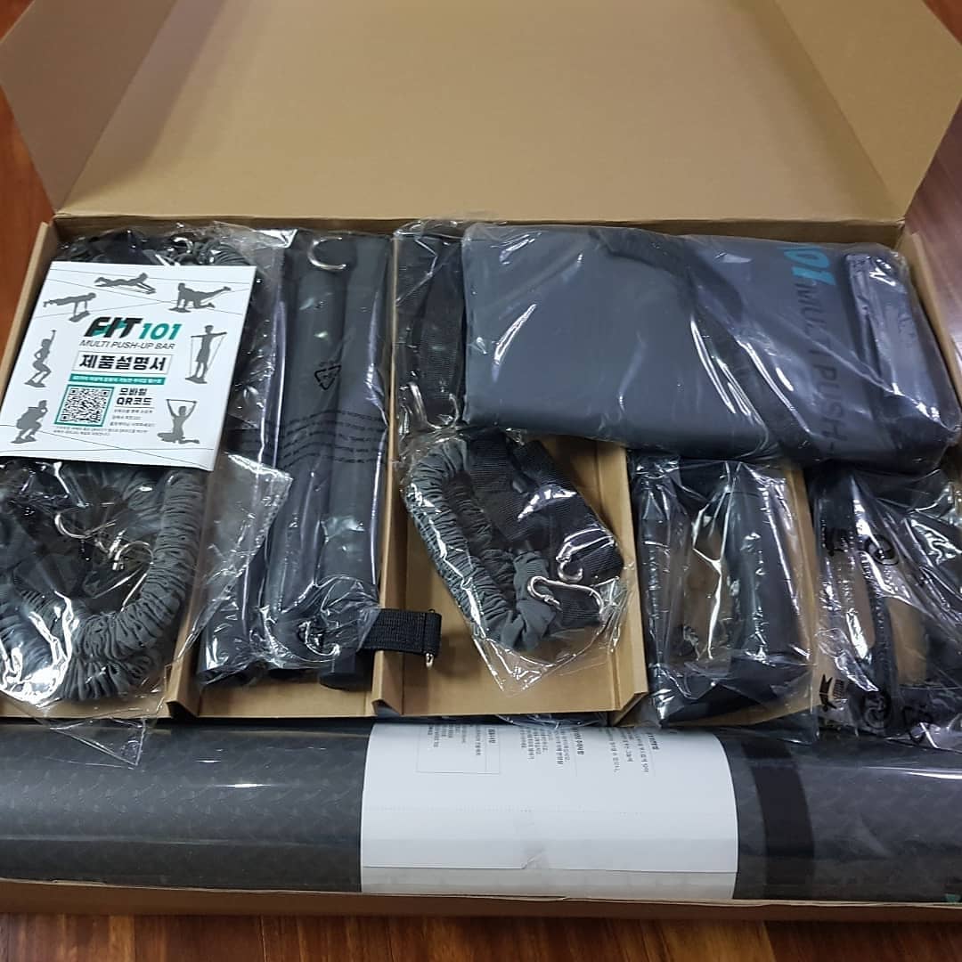 대유행 질병 때문에 헬스장 못간지도 언 1년이 넘어가는 시점.. 점점 운동의 필요성이 강하게 느껴지는 날이 오고있어요 ㅜㅜ 그러던중!! 홈쇼핑에서 만난 양치승 피트 101 멀티 푸쉬업바!!! ab슬라이드, 푸쉬업, 스쿼트, 등등 다양한 운동이 가능하다고??? 공간차지도 안하고 유튜브만 따라해도 금방 붙는 경험을 하고싶어서 양치승 피트 101 바로 만나보았답니다 ~~ 조금은 어색하지만 하면 할 수록 늘어나는게 운동!! 꾸준히 천천히 정확히 운동하자~!!!

"본 후기는 (주)센스맘 에서 무상으로 제공한 상품을 체험하여 작성된 객관적 후기 입니다." 

#FIT101 #피트101 #피트101홈트레이닝기구 #양치승운동기구 #홈쇼핑운동기구 #홈트레이닝기구 #홈트운동기구  #홈트 #전신운동기구 #푸쉬업바 #스쿼트 #근력운동 #실내운동 #운동기구 #롯데홈쇼핑운동기구 #롯데홈쇼핑 #협찬