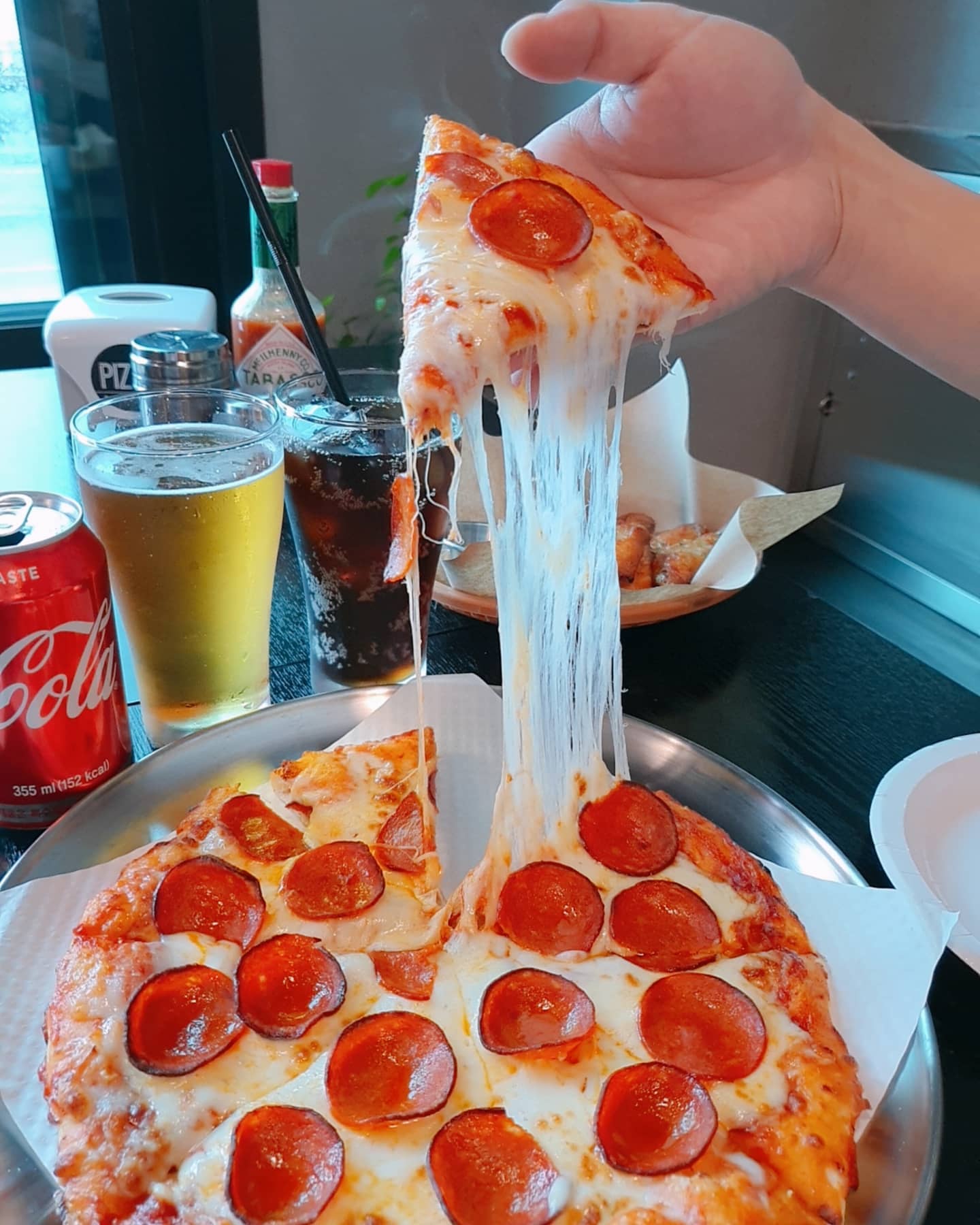 #협찬
속초 [파이프라인피자] 🍕🍺

🏷주소
강원도 양양군 강현면 안골로49 1층

낙산사에서 3분거리로 
한적하게 피자를 즐길 수 있는
 파이프라인 피자

특A급 모짜렐라 100%
특A급 페퍼로니
최상의 숙성도우
특제 토마토소스로 만든 가성비갑🍕

치즈듬뿍 존맛탱 피자! 
진짜 맛나서 또 생각나네유🥲

#파이프라인피자 #pipelinepizza #속초피자 #낙산사피자 #양양맛집 #맛스타그램 #먹방 #속초여행 #양양여행