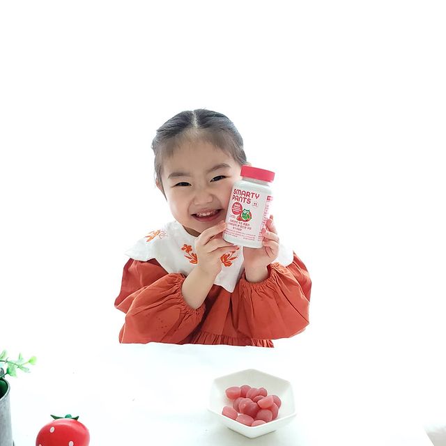  “#협찬 #무엇이든찍어보갤 이벤트에 우리 딸도 참여했어요! 지난주에 벚꽃이 많이 떨어져 꽃 주우면서 귀에도 꽂아봤어요 아이고 넘넘 이쁜 우리 딸~! 갤럭시 S21울트라가 색감을 기가막히게 잡아주네용! 무엇이든 찍어보갤 이벤트에 다들…”