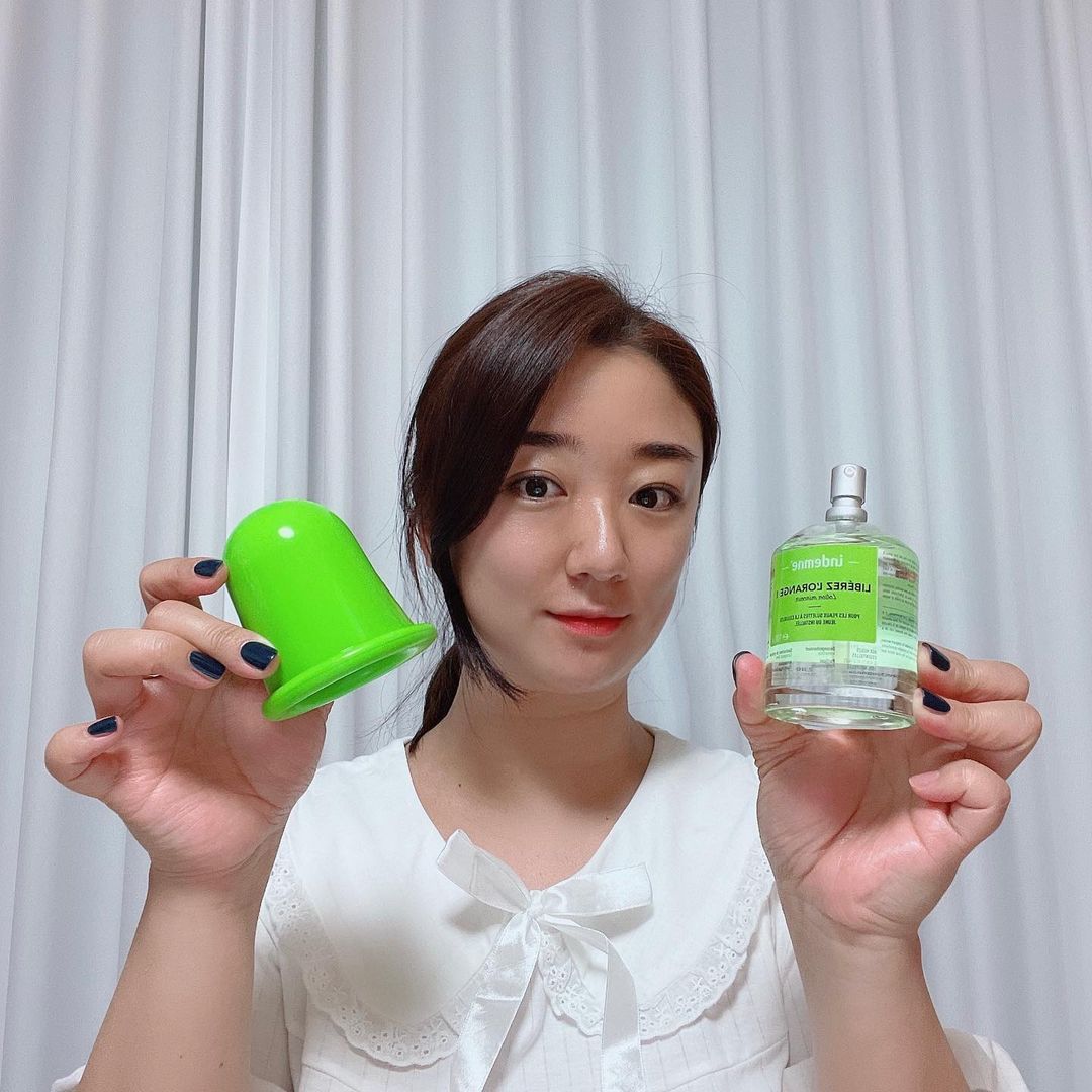  “#협찬 홈케어로 바디피부 관리 얼마나 하시나요? 사실 쉽지않은게 바디관리인거같아요~ 저는 요즘 홈케어로 프랑스에서 온 고급오일 '엥뎀'이라는 브랜드의 바디오일제품과 특별한 마사지 도구를 사용하고 있는데요! 바로 김미스무쓰 바디오일 세럼 +빅…”