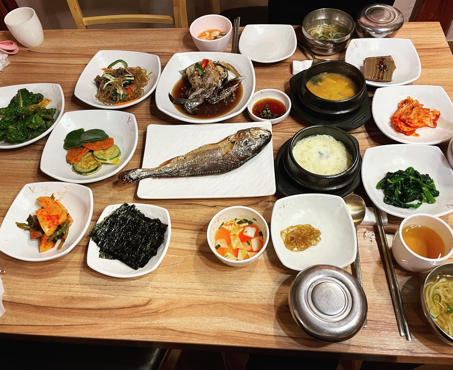 #양반댁 #인사동 #간장게장⠀
인사동맛집 양반댁!⠀
간장게장정식과 보리굴비정식⠀
짜지않고 맛있어요 진정한 밥도둑⠀
대접하기나 회식장소로 좋아요⠀⠀⠀⠀