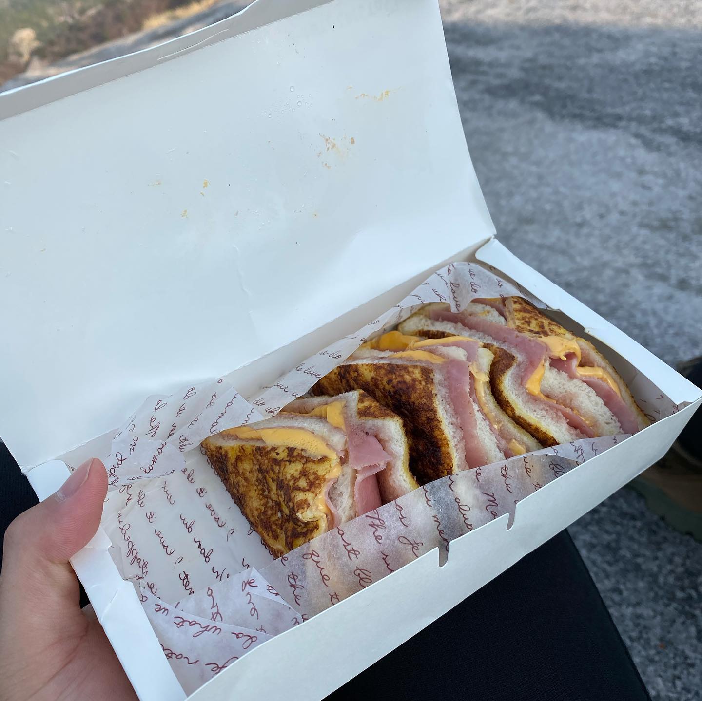 2021.04.10 몬테크리스토 샌드위치🥪
나 보는 주말마다 미친맛의 요리를 해오는 내 여자친구💕
힘들게 산 오르고 먹어서 더 꿀맛👍
너무 고마워 병화야💕💕💕
.
.
.
.
#일상 #일상스타그램 #daily #99 #23 #커플 #커플스타그램 #연인 #연인스타그램 #요리 #요리스타그램 #요리하는여자 #내여자친구최고 #오늘의 #요리는 #몬테크리스토샌드위치 #햄과치즈 #계란식빵 #마무리는 #딸기잼 #미친조합 #너무맛있다 #잘먹었습니다 #고마워 #사랑해 #💕