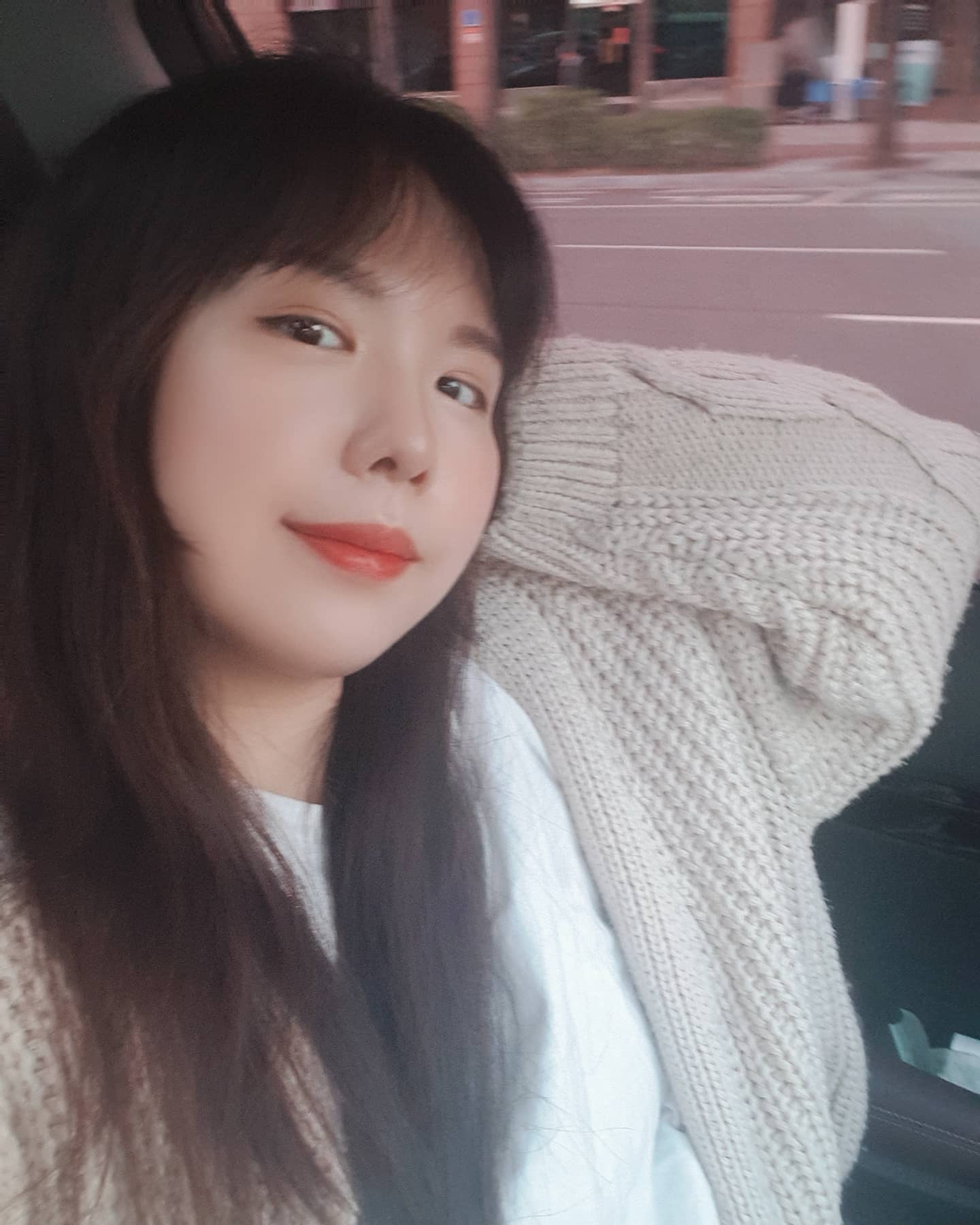 나의 근황 4글자 : 잘 지 내 오 👋🏻👋🏻