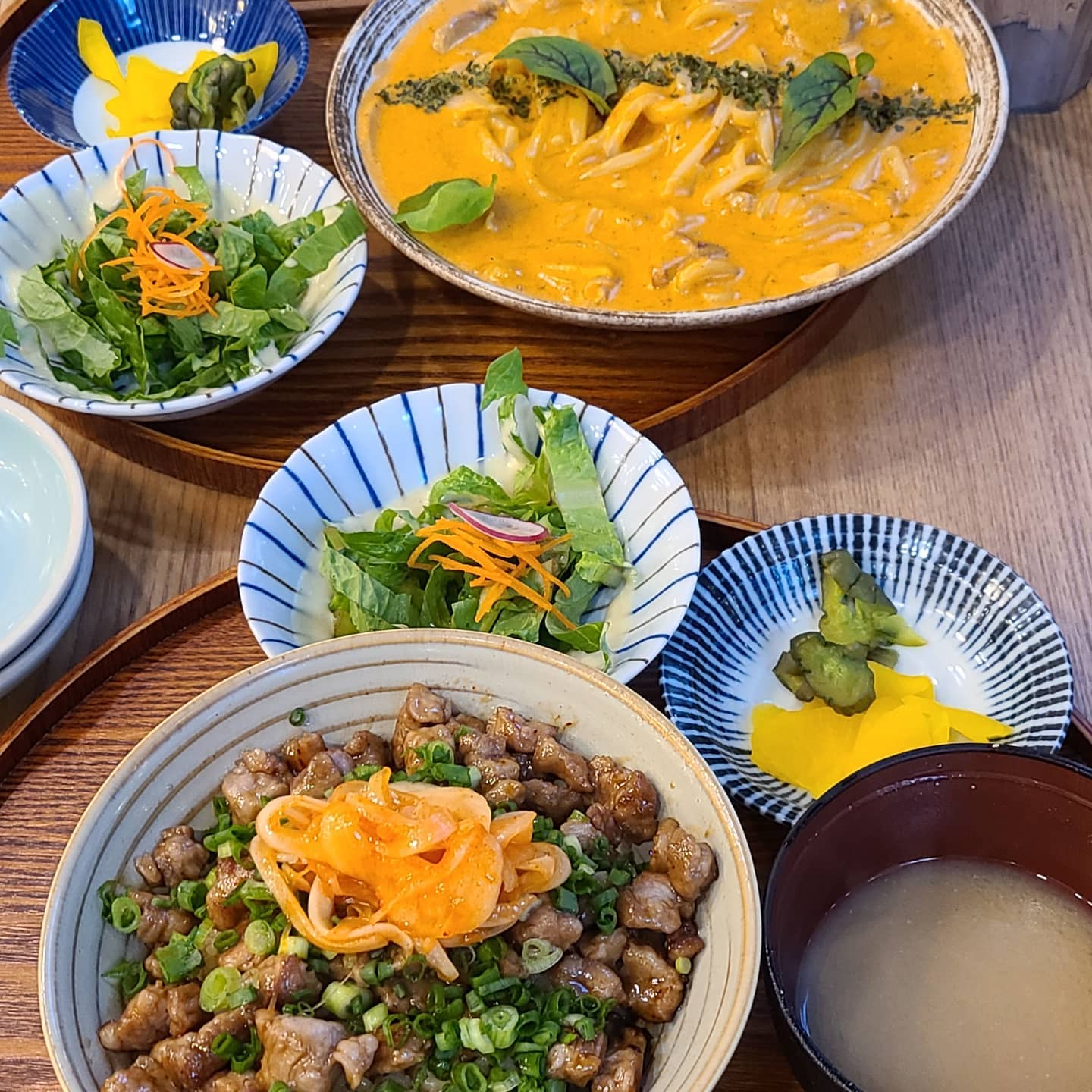 덮밥 진짜 jmt 👍👍
맛집은 이유가 있는 법 🥣
.
.
.
#유하 #춘천유하 #유하식당 #춘천맛집 #일식맛집 #춘천맛집 #춘천명동맛집 #이베리코갈비살덮밥 #크림우동 #크림우동🍜 #맛있다 #추천 #춘천가볼만한곳 #맛집투어 #저녁 #일상 #daily #foodie #먹스타그램