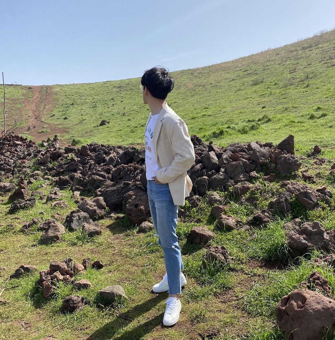  “#협찬 하나하나 신경써서 만든 코앤크릿만의 수제화 👟 편해서 정상까지 거뜬히 ㅎㅎ * * #남자스니커즈추천 #키높이스니커즈 #스니커즈브랜드 #커플신발추천 #화이트스니커즈 #스니커즈추천 #스니커즈코디 #신발스타그램 #남자스니커즈 #데일리신발…”