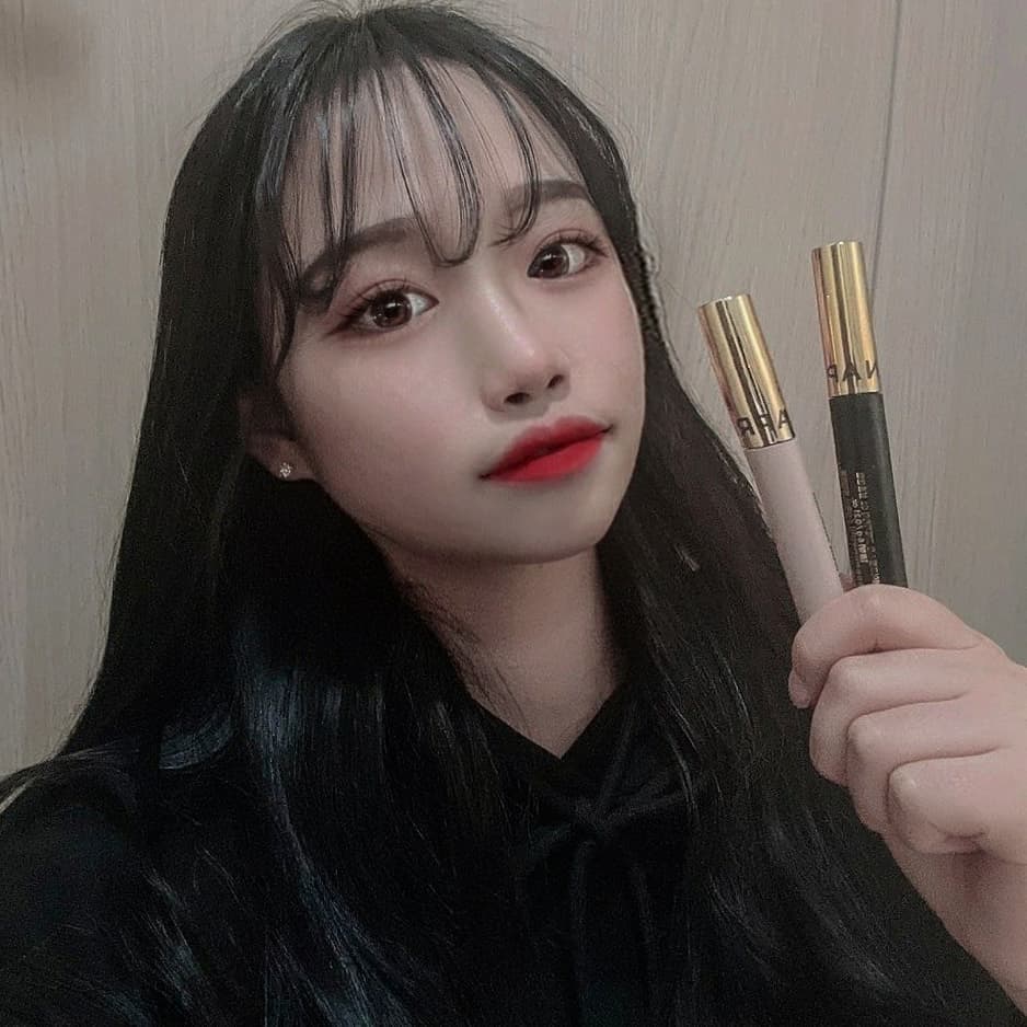  “#협찬#광고#에이프릴스킨#고데기카라 💖에이프릴스킨 고데기카라💖 - 고데기카라는 속눈썹 고데기 한듯 무너짐 없는 마스카라입니다🖤 - 고데기카라만의 픽싱 코팅력으로 마스크 습기/워터/유분 속에서도 깔끔한 속눈썹을 유지할 수 있습니다🤍 - 양면이…”