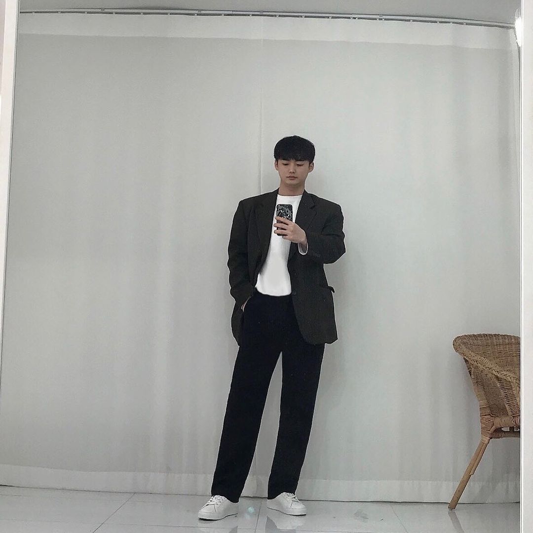  “#협찬 #코앤크릿 남자 스니커즈 인솔 천연 라텍스로 에어쿠션 같은 편안함 아웃솔은 천연 고무로 제작되어 내구성도 좋음 #남자스니커즈추천 #키높이스니커즈 #스니커즈브랜드 #커플신발추천 #독일군스니커즈 #화이트스니커즈 #스니커즈추천 #스니커즈코디…”