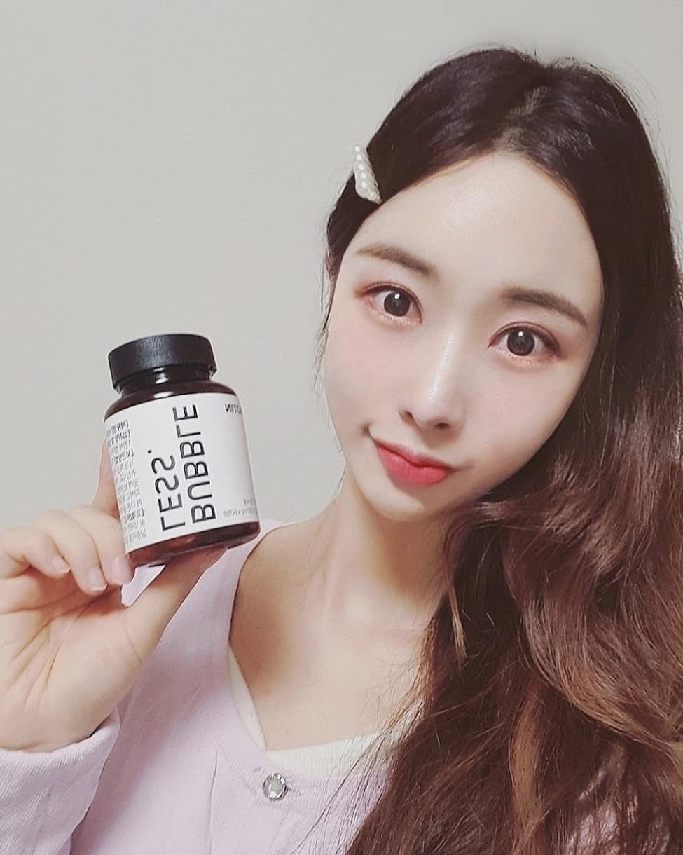  “#광고 날씨가 따따하네요 🌸 맛점 드셨나용?(❁´▽`❁) . 저처럼 손톱 약한 사람들한테 추천하는 #버블레스비오틴 피부,머리카락에도 좋다네욤🎀 . 딸기맛 츄어블 맛있어서 간식으로 물없이 씹어먹는 영양제🍬 . 우리몸에 중요한…”