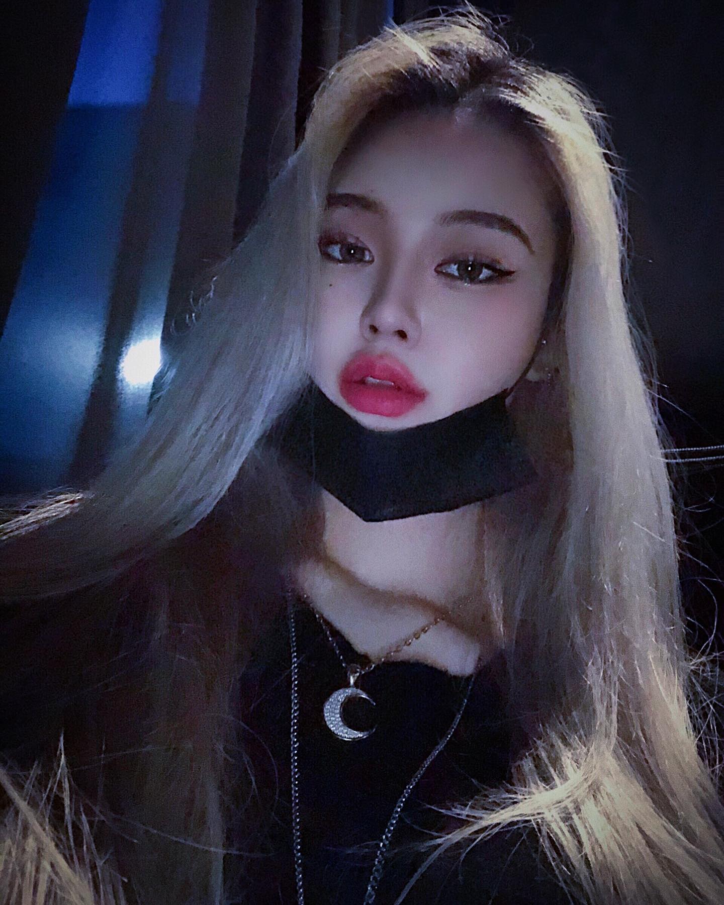 #블랙큰 어두웡 🖤 건조해서 입옆에 찢어졌어 ㅠㅠ 넘나 아푼것😭ㅠㅠ