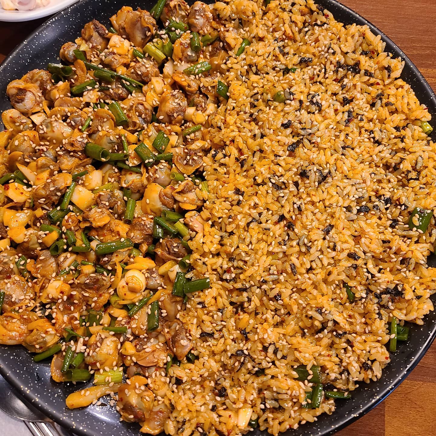 진짜 미친맛
폭풍흡입
이제 강릉가면 순두부 말고 꼬막비빔밥 하세요😁
근데 한우타다끼가 더 맛있어요🥩
또 먹고싶다,,,
