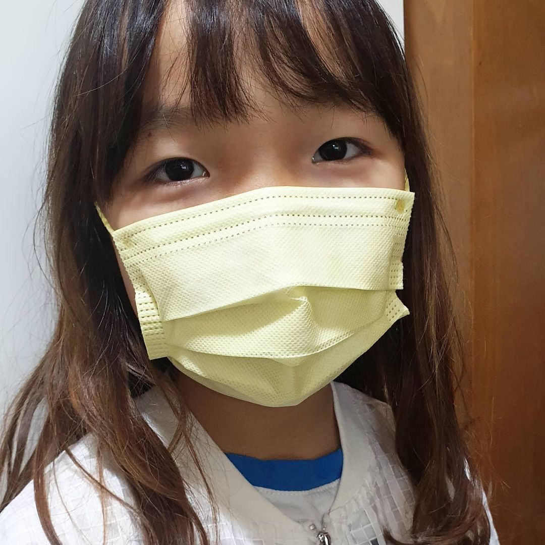  “아코키즈마스크 @aco_mask #협찬 다양한 색상의 마스크와 편안한 착용감으로 우리딸이 젤루 좋아하는 마스크~ 아코마스크는 약사이자, 세 아이의 아빠가 소중한 자녀들이 사용할 수 있도록 직접 만든 마스크랍니다. 그래서 더 꼼꼼하게 만들어…”