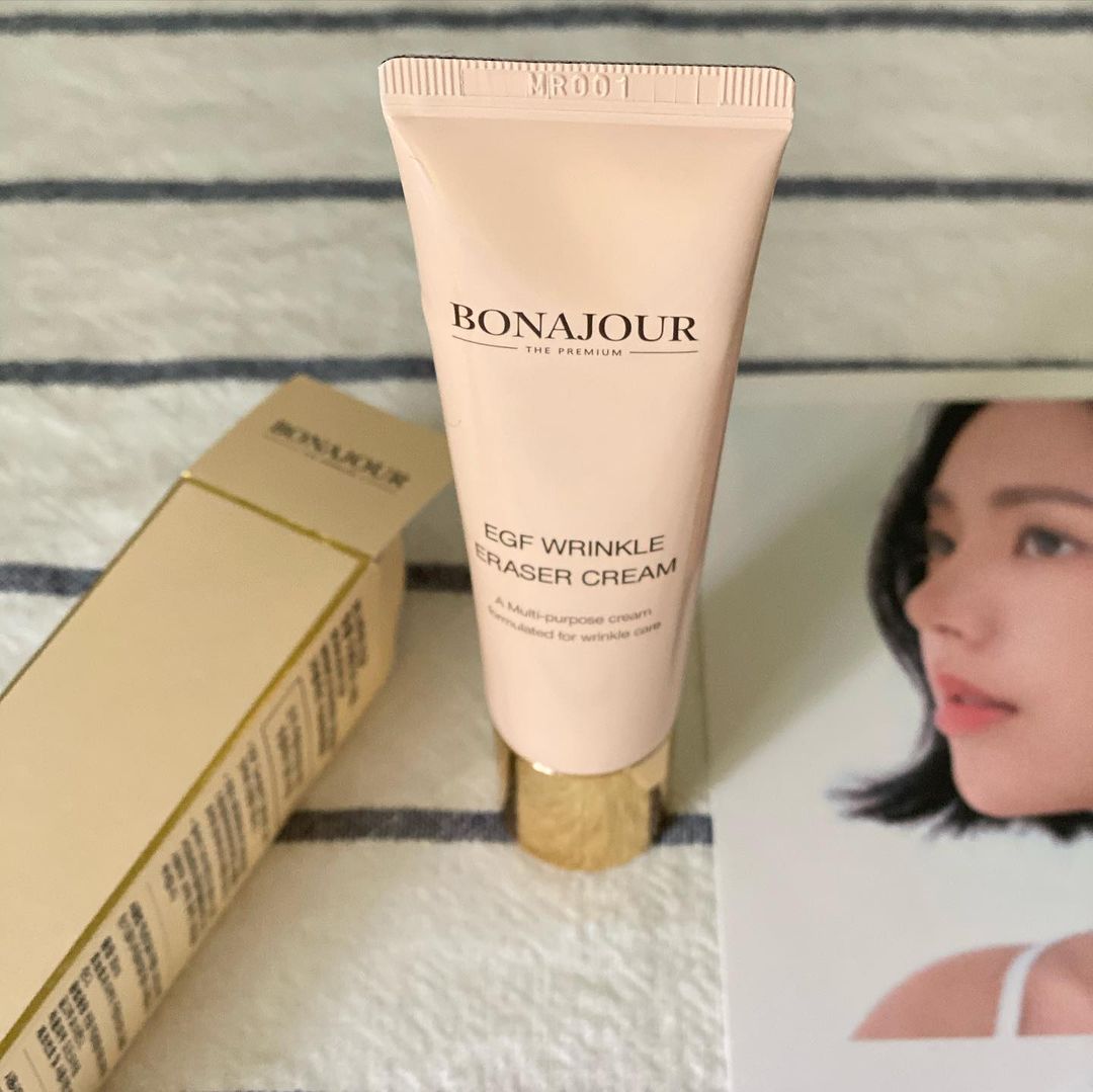  “✨ 요즘 들어 더욱 신경쓰이는 눈가,팔자 주름 그래서 바르기 시작한 보나쥬르 프랑스 SEDERMA사의 정품 보스피린 10%를 함유하여 푹 꺼진 주름부위를 보다 탱탱하게 개선하는데 도움을 준다고 해요! 끈적임 없이 피부에 빠르게 흡수되어 너무…”