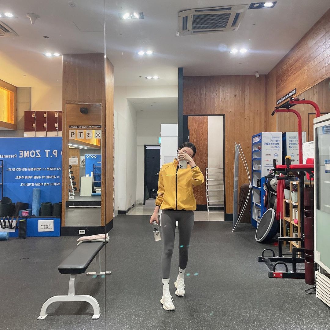  “✔️지방세포 out! 간편하게 물에 타서 섭취하는 레몬맛 다이어트 음료 🍋 ✔️몸이 너무 예민해서 아무거나 먹으면 위쓰려서 못 먹는데 하나도 안 아아프고 처음으로 다먹은 제품🎶 레몬 이온음료 맛있죠 이제 여름이죠 다이어트 해야죠 운동 제발🙏꾸준히…”