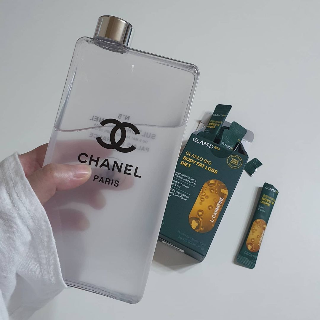  “#협찬 글램디바이오 체지방만 쏙 다이어트! ⠀ 평생 숙제 "다이어트" .. 뜬금 없는 질문인데 숙제 잘 하고 계세요? 🤣 ⠀ 하루 한잔만! 간편하게 마시면서 체지방만 쏙! ⠀ 상큼하고 맛있는 레몬맛 🍋 이라 물 마실 때 보틀에 한포 넣어…”