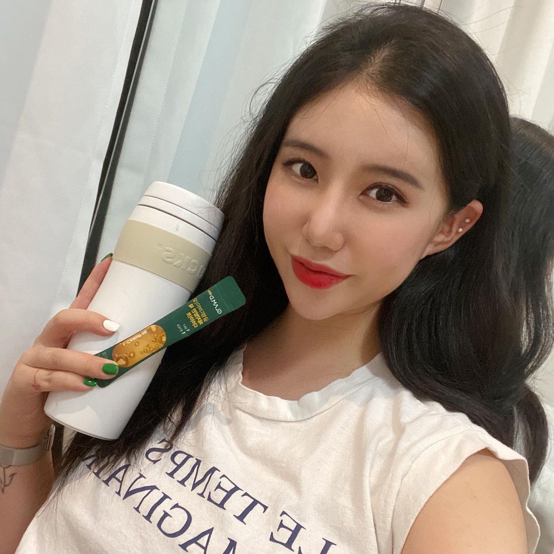  “협찬 #광고 글램디바이오 🍋 간편하게 물에 타서 먹는 다이어트 음료에욤 ✨ 맨날 아메리카노만 마시다가 오랜만에 다른 음료 마시니 넘 맛있고 좋더라구요 🥺 활동량이 평소에 되게 많은 편인데 다이어트에 도움된다니 챙겨다니면서 꾸준히 먹어봐야겠어욤…”