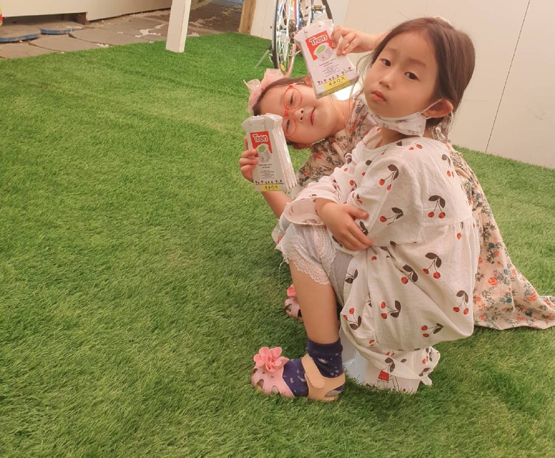  “#캠핑 쉬는날 장거리 갈때 , 나들이에서도 필수품 👏 육아를 하면서 필요한 아이템은 정말 많지만, 배변훈련이 끝날 무렵부터 아이와 외출할 때 가장 필요한 아이템을 꼽으라면 단연! 휴대용 변기 일거에요. 코로나가 터지면서 공중화장실이 폐쇠된곳도…”