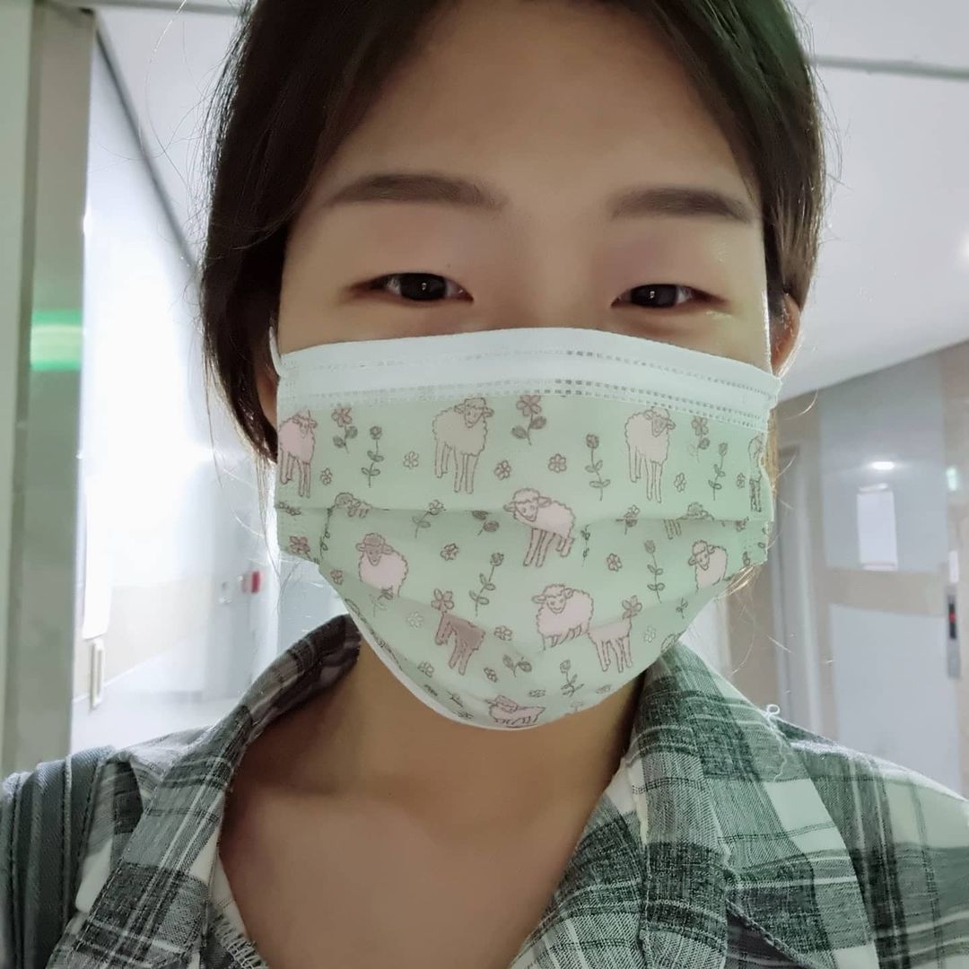  “#협찬 🌿마스크도 패션이다~! 예쁜마스크 착용하고 출근해야지 룰루🌿 📌스페커는 국내산 목화솜필터 디자인 마스크를 판매중~! -100% 국내산 자재를 사용하여 고퀄리티의 다양하고 이쁜 디자인 마스크를 제작하여 판매중이랍니다! ✔올스티커의 디자인…”
