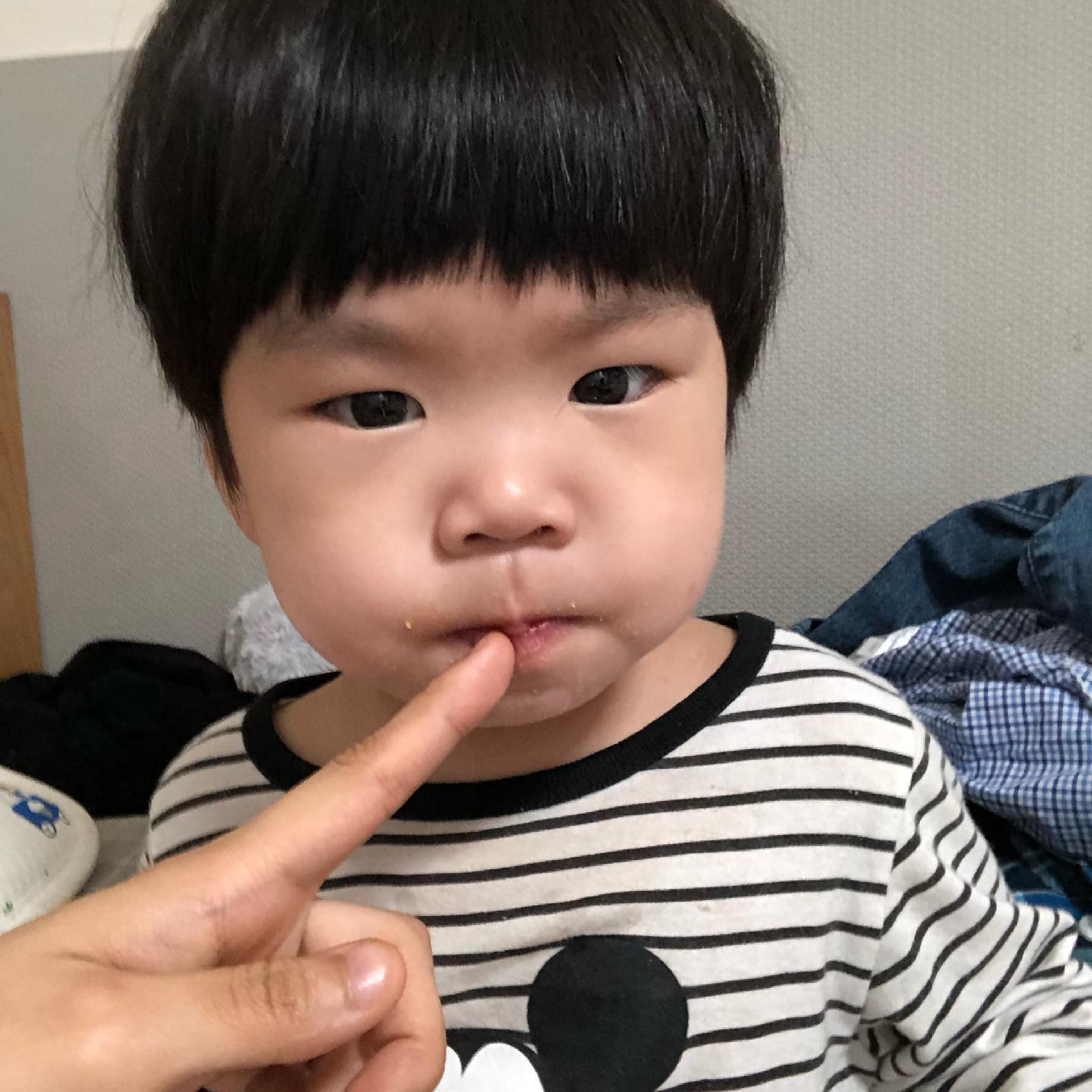D+832
⠀
⠀
벌써 빈이는 800일 지나고
나름 조금씩 여유롭지만 집안일은 여전히
매일 쌓이네요 ㅋㅋㅋ
그러다보니 바빠서 오랜만에 찾아왔어요오~
아침부터 밥먹고 제과자를 뺏어먹어서
엄마는 헝그리,, 아드님은 배불띠 -!
다들 주말아침 건강하고 알차게 보내세용~~
⠀
⠀
⠀