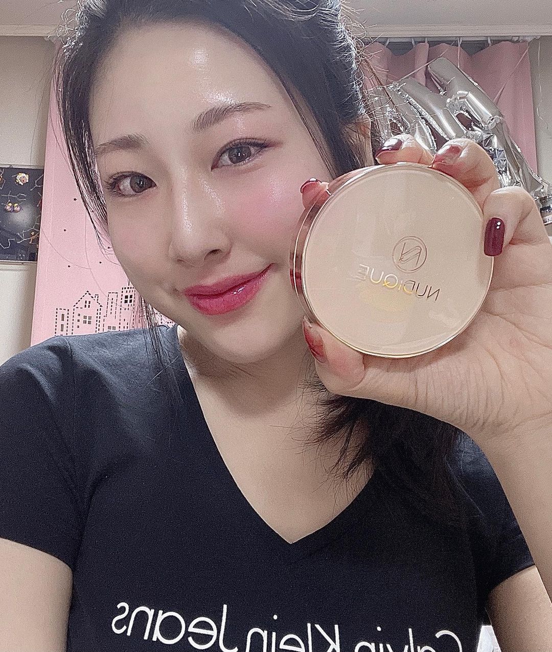 多慧 on Instagram: “#협찬 물광이 매력적인 누디크 순살쿠션의 반짝반짝✨ #반살쿠션🤍 반살 어려 보인다는 촉촉한 광채쿠션🙈 에어리스 타입으로 위생적인 쿠션이라 좋고, 기승전촉촉을