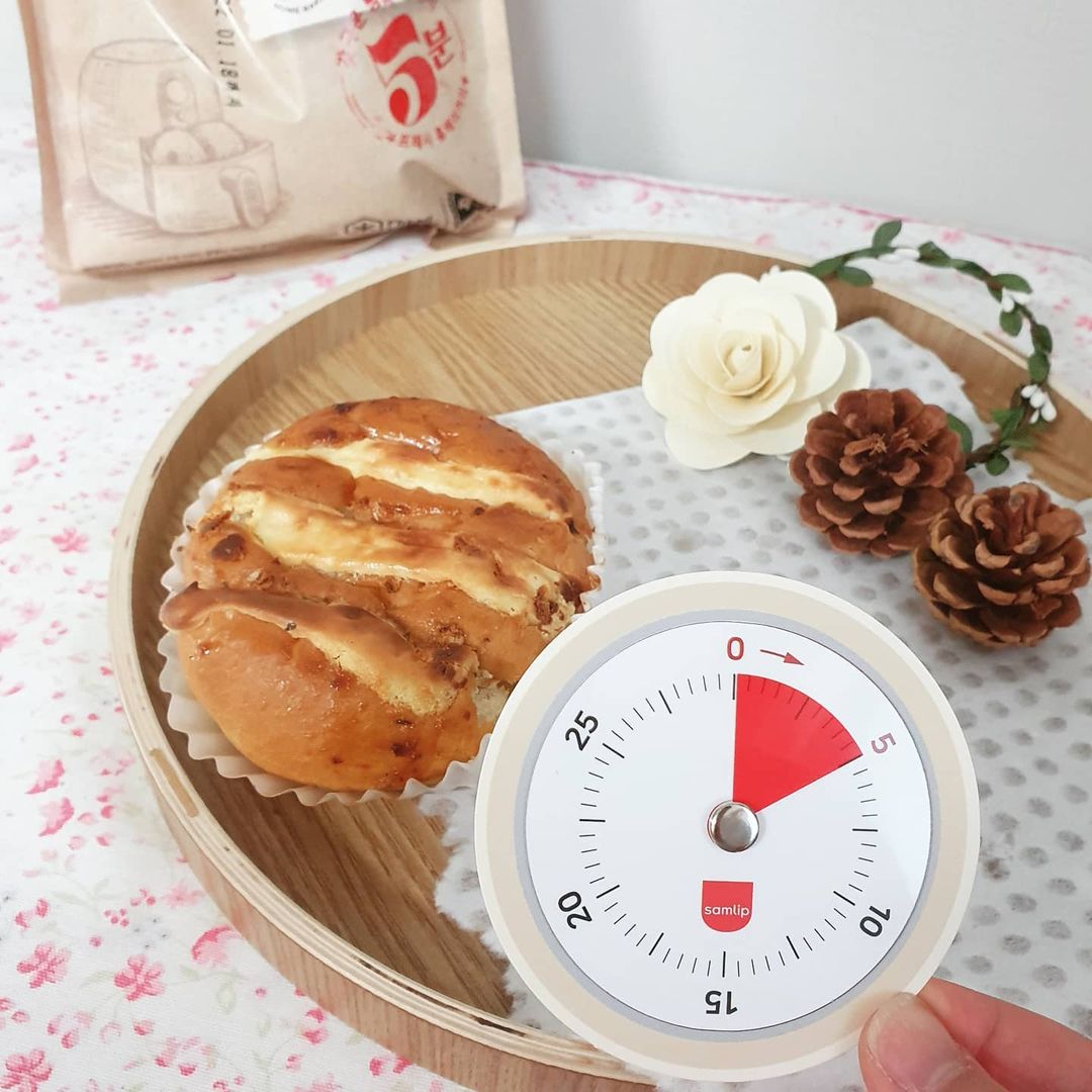 𝓼𝓸𝓵'𝓼 𝓭𝓪𝓲𝓵𝔂 on Instagram: “#광고 지만 정말 쉽고 맛있는 삼립홈베이커리! 딱 5분이면 완성이라닛~!! ⠀ 요 크림치즈갈릭브레드는 완전 겉바 속촉! 갈릭빵 사이사이에 크림치