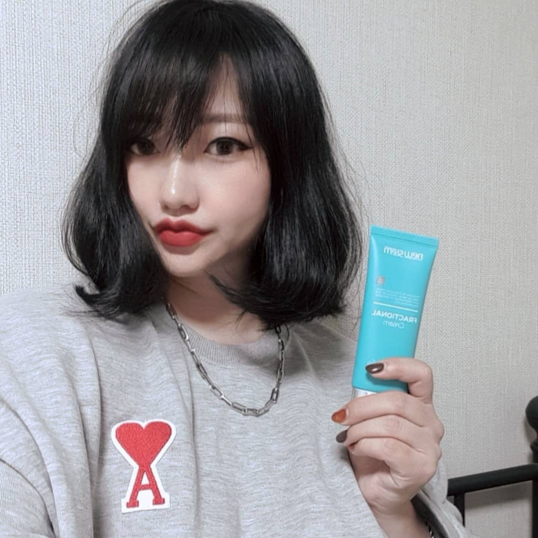 🍒 오또 하고싶은거 다 해 🍒 on Instagram: “#협찬 #광고 👉 뉴스템 Rx 프락셔널 크림 (갑자기 쌩얼 셀카 나오니까 놀라지마) 최근에 건조해지기 시작하면서 내 건성피부가 난리부르스였는데