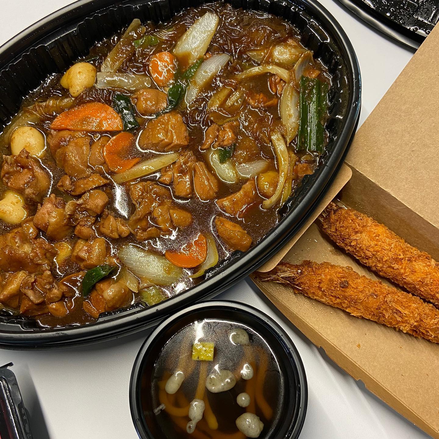 -
두마리찜닭 두찜
까만찜닭
새우튀김

역시 맛있다👍🏻