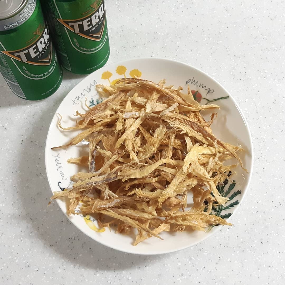 #협찬 oneulbasket #오늘바스켓 #손질먹태
#맛있다그램
.
평소에 집에서 남편이랑 맥주를
즐겨마시는데 안주는 주로
시켜먹는데 그중 먹태를 자주
시켜먹었어요 근데 비싸기도하고
양도 작아서 아쉬웠는데 용대리
손질먹태를 보고 바로 주문!
.
에어프라이어에 돌려서 먹으니
진짜 대박 맛있어요😭
양도 엄청푸짐! 바로 다먹고나서
또 주문했답니다 ㅋㅋ진심 꿀맛
엄청 고소하고 살살 녹아요
역시! 맥주안주로 먹태는 굿굿❤

#먹태 #먹태맛집 #하늘태 #혼술안주 #안주 #먹맥 #혼맥 #혼술 #간식 #간식맛집 #신상품나왔을땐 #08L