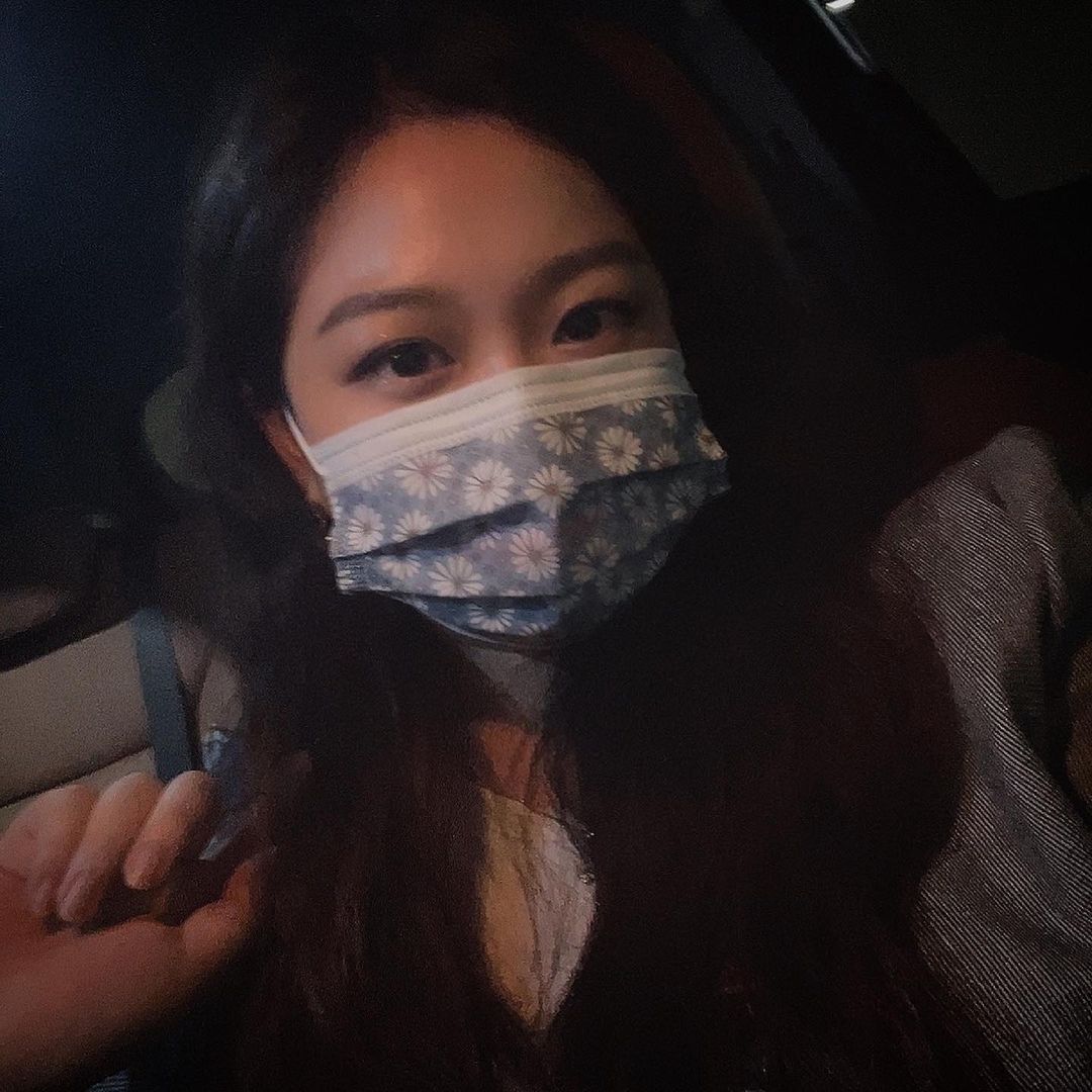 혜주 on Instagram: “#협찬 #패션마스크 마스크는 완전필수인 코시국ㅠ_ㅠ 컬러풀하고 감각있는디자인의 마스크를 협찬받아 예쁘게 착용하고다니구있어요! 이왕쓰는거 예쁘게써보자하는 느