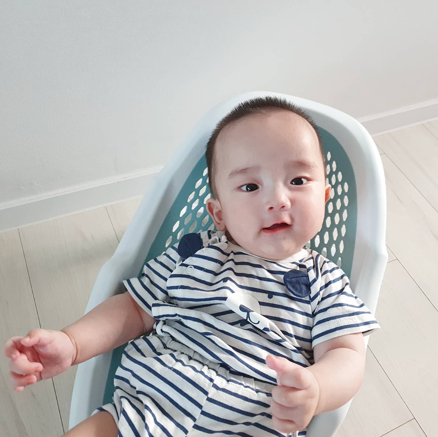 ⠀⠀⠀⠀⠀⠀⠀⠀⠀⠀⠀⠀⠀⠀⠀⠀ 
토실토실 아기돼지 💙
 
눕힐수 있는 각도가 안정적이라 
척추도 보호해주고, 아가들에게 안성맞춤인 목욕의자 🛀🏻

미끄럼 방지는 물론이고, 
편리한 물빠짐과 말랑말랑한 촉감 덕분에 
아가도 편안하게 앉을 수 있어서 넘넘 좋으다

욕조 안에서도, 밖에서도
활용도 높은 톨스토이 욕조 추천해요 👍🏻

#톨스토이 #톨스토이욕조 
#말랑목욕의자 #목욕의자 #아기목욕의자