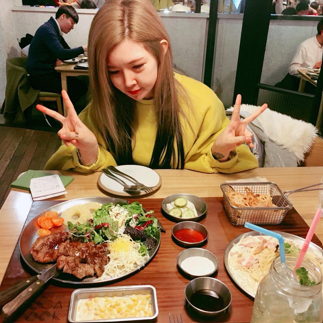 𝗦𝗮𝗲 𝗞𝘆𝗲𝗼𝗻𝗴 ੯•́ ໒꒱ on Instagram: “#셀카 #셀스타그램💕 #먹방 #먹스타그램🍴 # #맞팔 #언팔no #선팔하고댓글달아주시면맞팔할께요😄 #슈가크래프트🎂 #요미리아😙 #서
