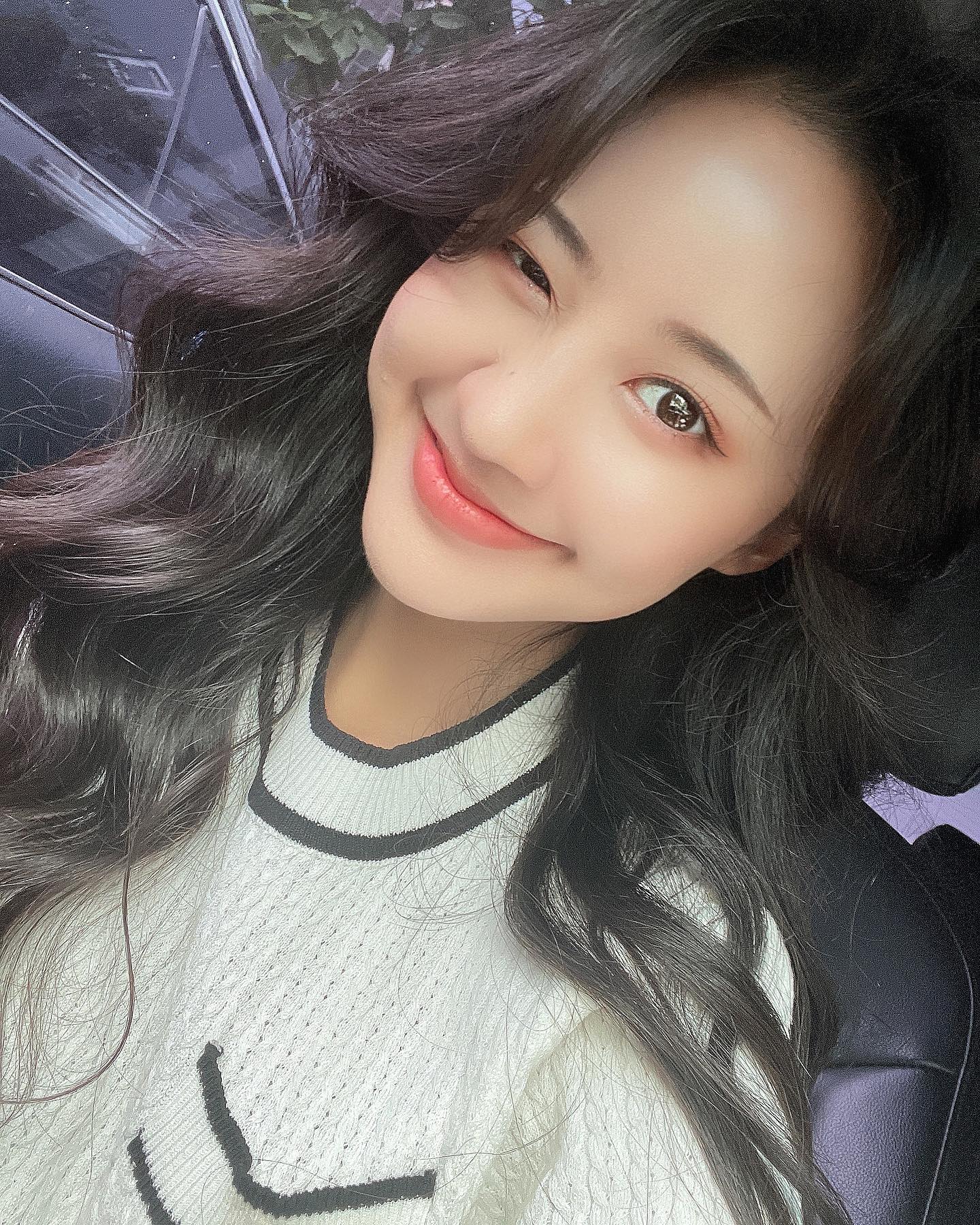 주말 알차게 보내셨나요옹 😆
⠀ 
저는 이번주말 유난히 순삭..✨ 이었네요 물론 원래 주말은 시간이 두배로 흐르지만 🤣
⠀ 
토요일 오전에 열심히 돈벌구 와서
오후에는 너무 듣고싶었던 강의를! 아주 감사하게도 기회가 생겨 듣고왔어요
⠀ 
시간이 빠듯해서 부랴부랴 중간부터라도 들었는데 역시 사람이 배워야 하는구나... 라는 생각이 절로😳🥺
⠀ 
아직 갈길이 한참 멀었지만 그래도 한발자국씩, 차근차근 나아가고있다고 믿어요 🙌
⠀ 
그러고 일요일엔 하루종일 뒹굴뒹굴,, 
역시 다른사람들 쉴땐 같이 쉬는게 최고에요 🤣😆
⠀ 
순식간에 지나간 주말 끝에 헬요일도 잘 보냈으니
이번주도 행복한 한주로 만들자구요🥰
⠀ 
⠀ 
#월요일 #헬요일 #이번주도 #화이팅❤️