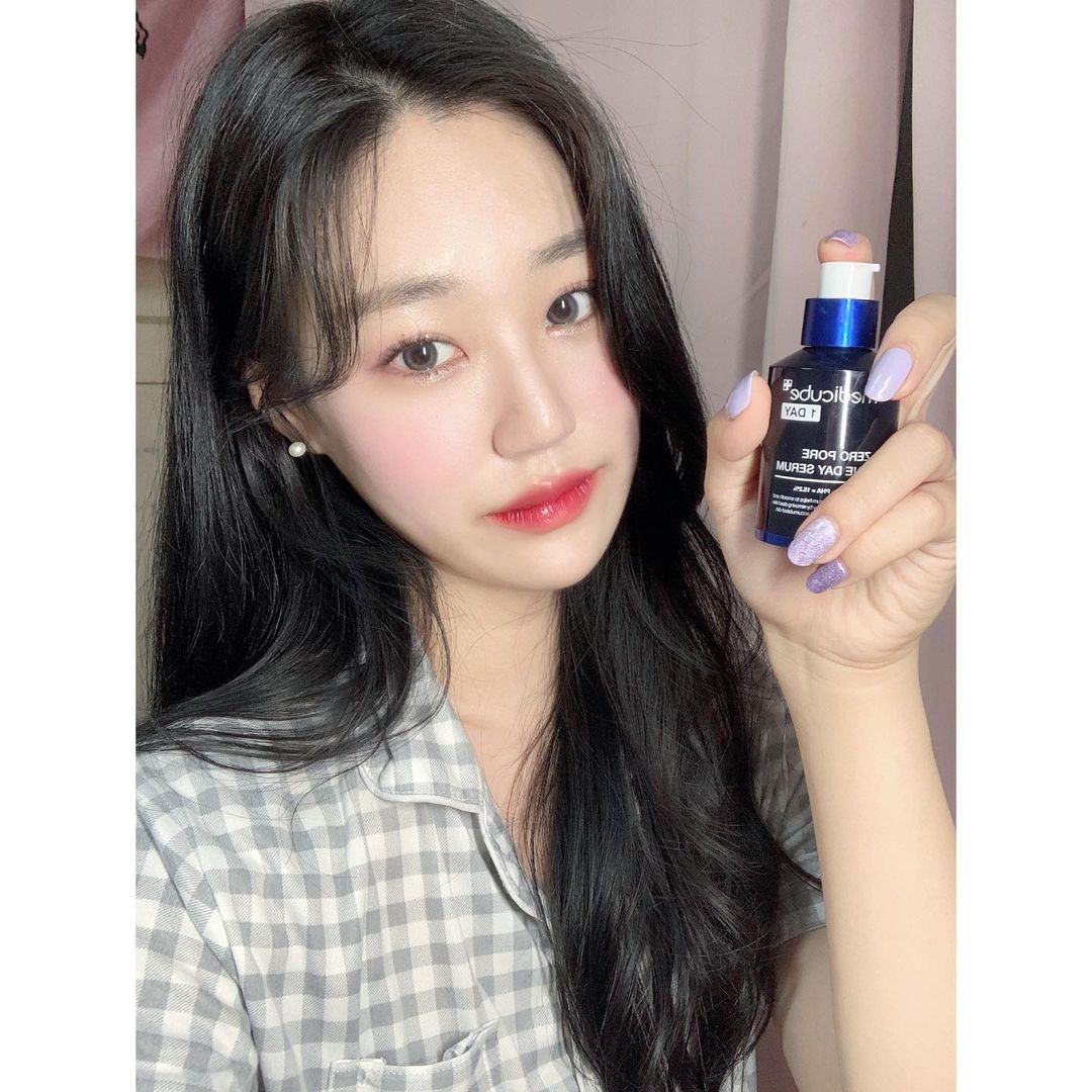 서가은 on Instagram: “#광고 #메디큐브 💙 모공 슈링크* 공법 ➡️ 단 하루만에 모공을 타이트닝! 💙 AHA + BHA + PHA, 핵심성분 15.2% 함 유 💙 쓸수록 강해지는 모공 수축 효과 💙 클린 & 착한 뷰