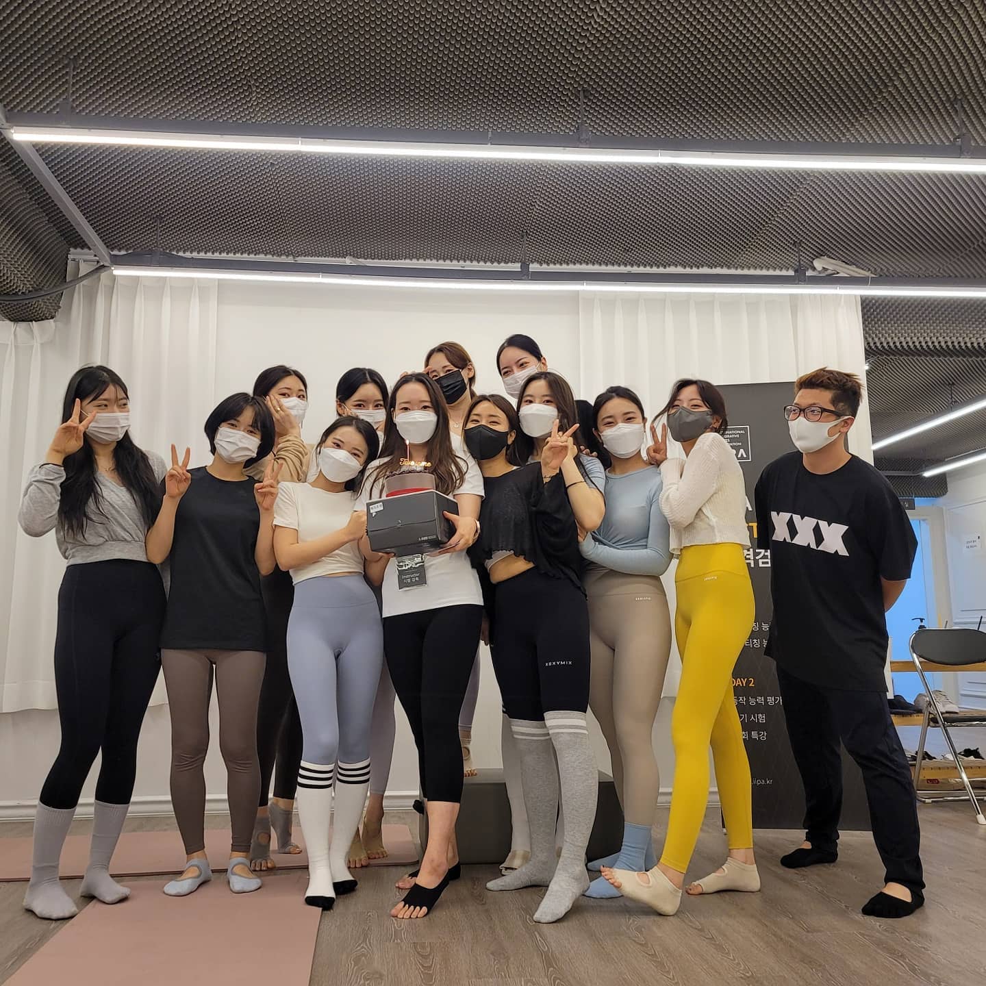 #이파 #필라테스 #지도자과정 

45기 주말반💕💕
평일에는 일하느라, 주말에는 공부하느라
너무 고생많았던 45기 주말반 쌤들❤
포기하지않고 노력해줘서
너무 기특하고 고맙고 뿌듯합니다👍👍
이런 열정들이라면 금방 좋은 강사가
될수있음을 느낄수있습니다!!
주말마다 좋은 에너지 주셔서 감사합니다,
항상 응원하겠습니다😊
 
#필라테스강사 #필라테스지도자과정
#필라테스지도자교육 #IIPA #iipamaster #주말교육 #주말반 #잠시휴식 #에너지충전 #행복 #뿌듯 #안힘들다 #감사또감사🙏
