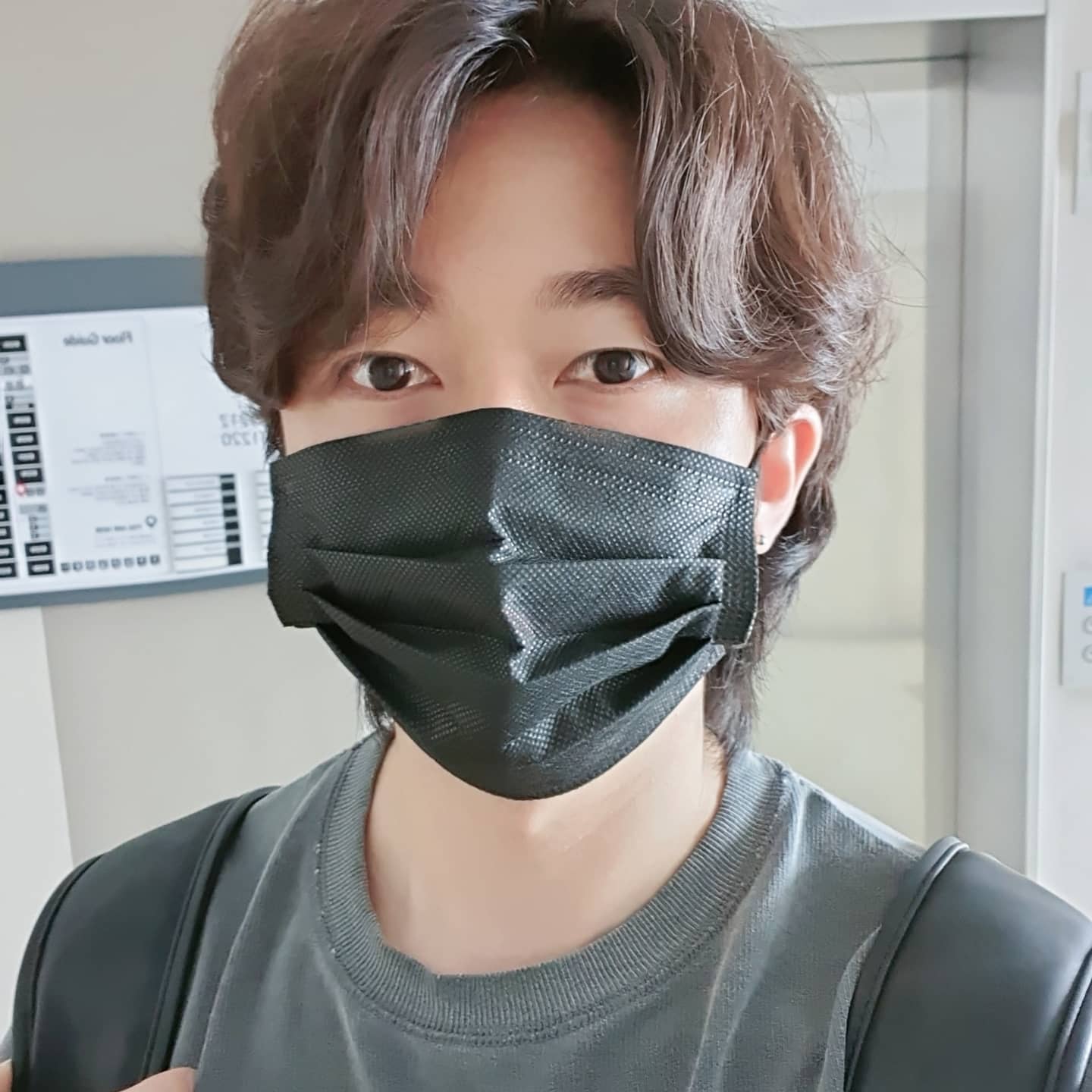 무더위로 인해 장발포기😂
언제나 적응이 안되는 월요일,.😑

다들 월요병 잘 극복하시고
한주 화이팅 합시다🥰
.
.
.
#장발 #장발남자 #장발남 #남자머리스타일추천 #남자머리펌 #남자머리스타일 #남자헤어스타일 #남자장발 #디엠환영 #협찬디엠 #협찬환영 #협찬문의 #맞댓 #소통환영